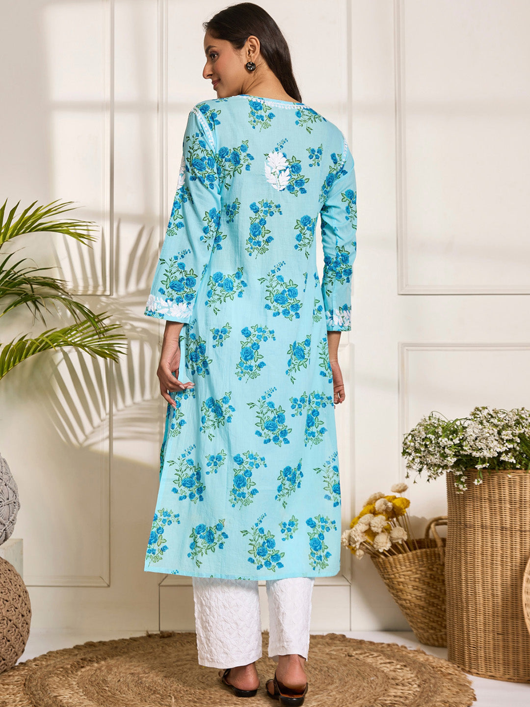 HOUSE OF KARI Floral Embroidered Chikankari Pure Cotton Kurta | Swadesiicart