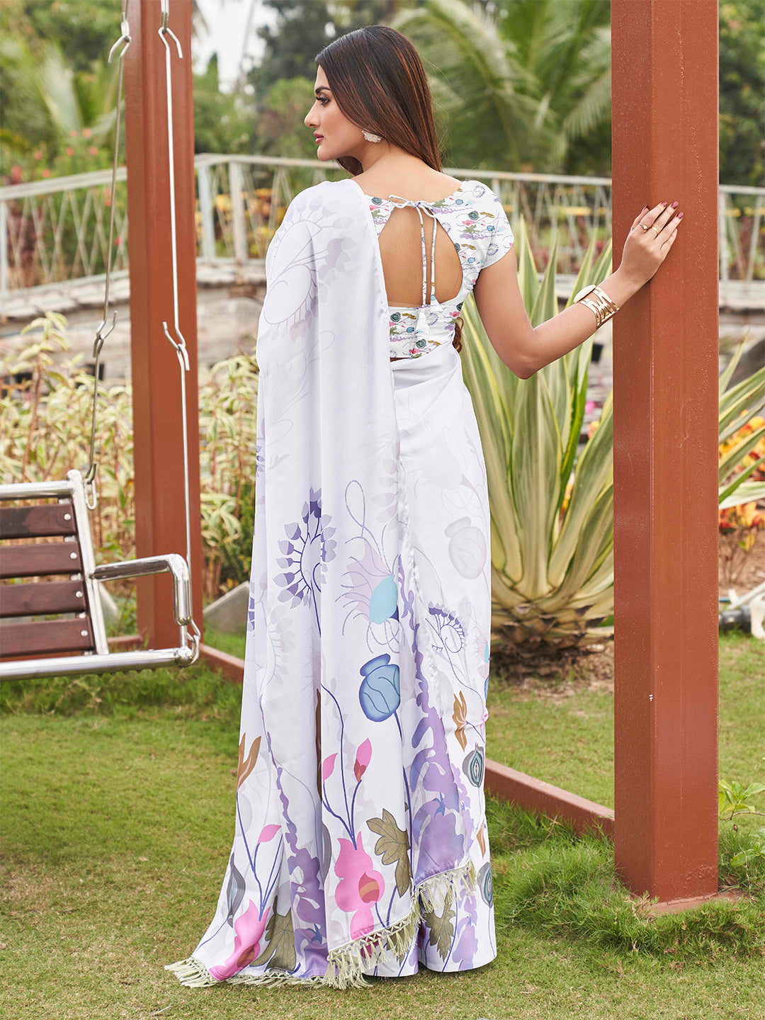 Tikhi Imli White Floral Printed Saree | Swadesiicart