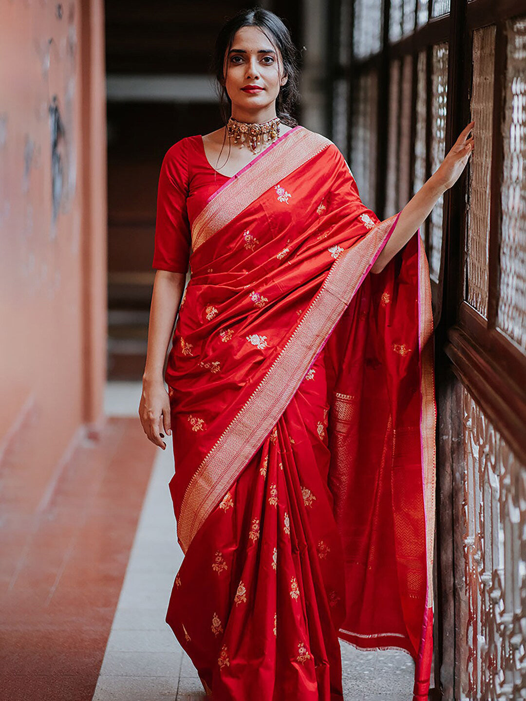 Kalini Floral Woven Design Zari Banarasi Saree | Swadesiicart