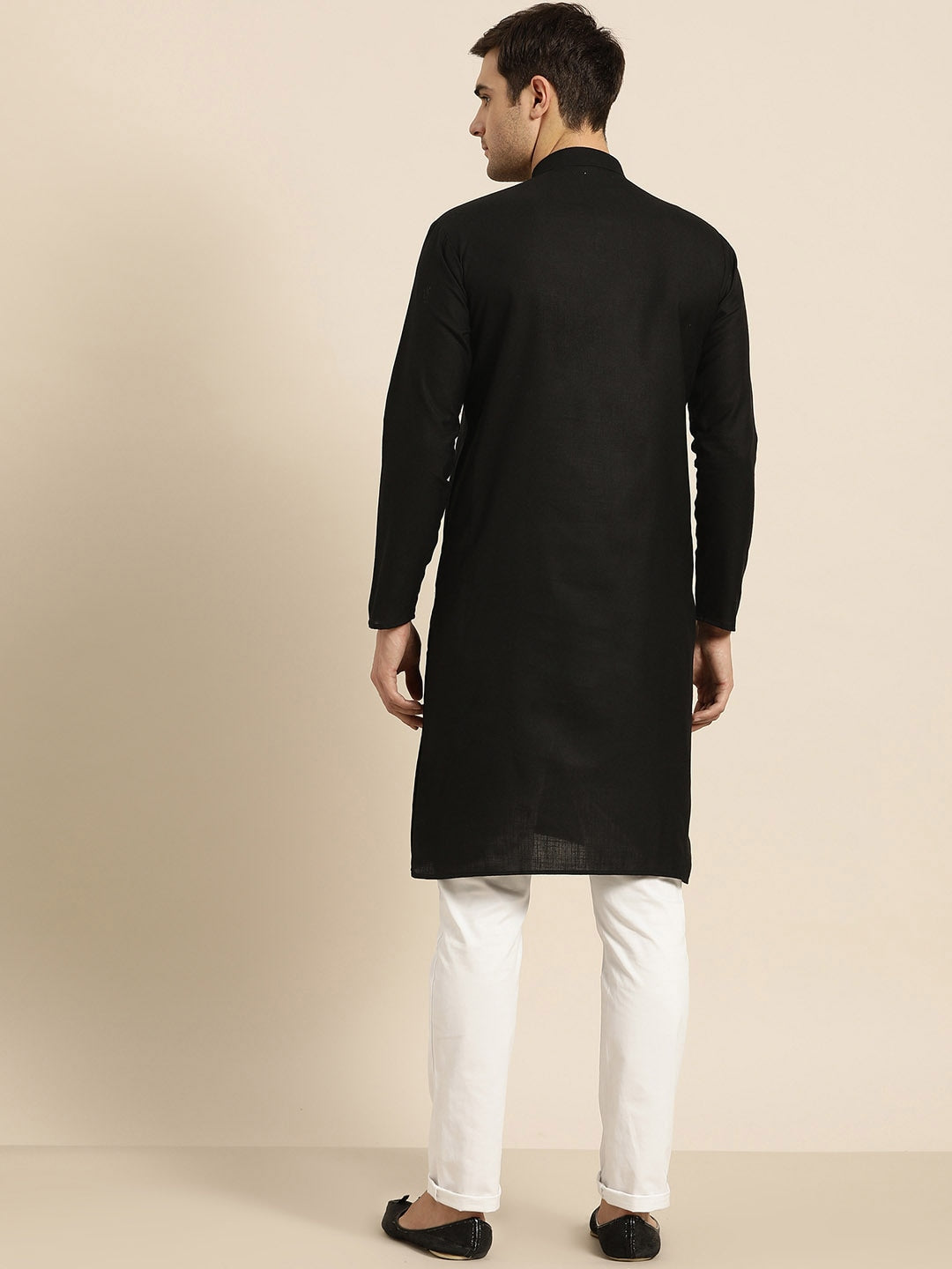 Sojanya Men Black Solid Straight Kurta | Swadesiicart