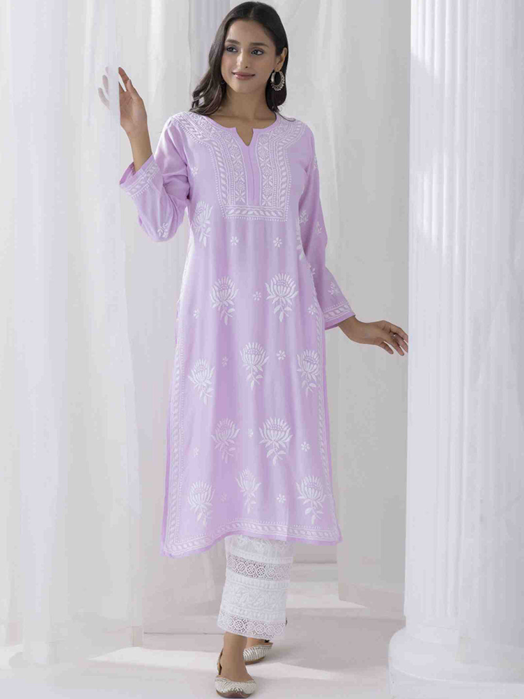 HOUSE OF KARI Floral Embroidered Chikankari Straight Kurta | Swadesiicart
