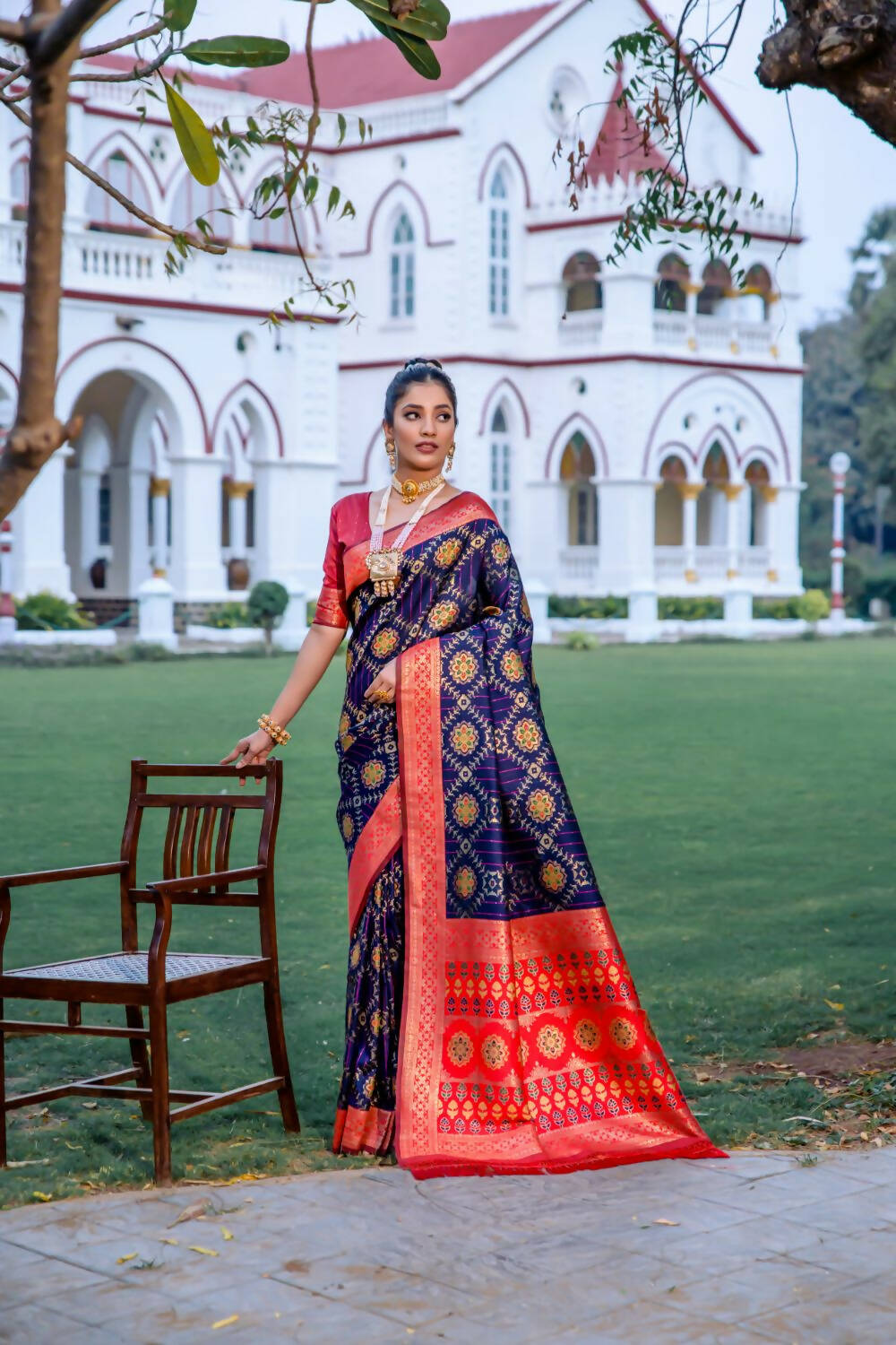 Vishnu Weaves Women's Navy Blue Patola Banarasi Silk Meenakari Zari Woven Saree with Blouse - Swadesiicart