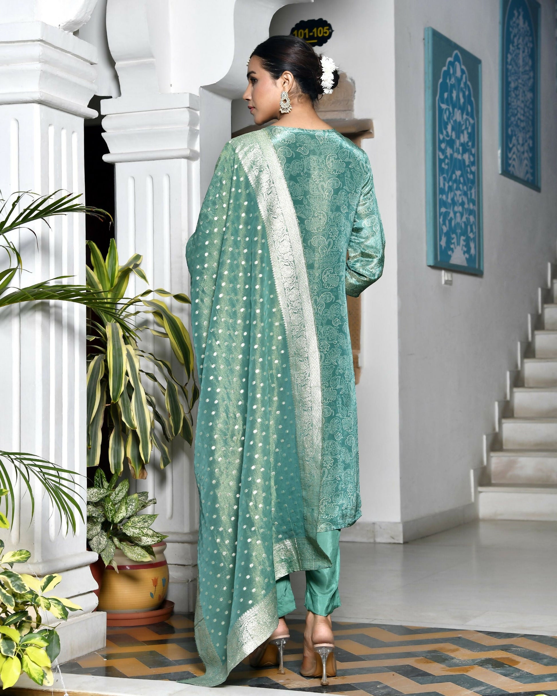 Vaasva Women's Digital Printed Tissue Suit Set With Solid Pant & Brocade Dupatta | Swadesiicart