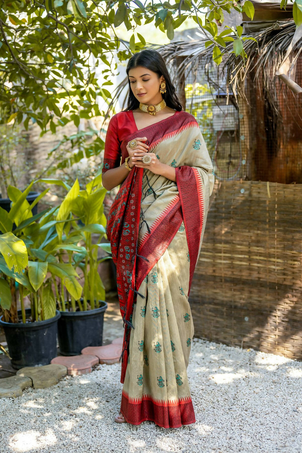 Vishnu Weaves Women's Cream Tussar Silk Zari Woven Saree with Blouse - Swadesiicart