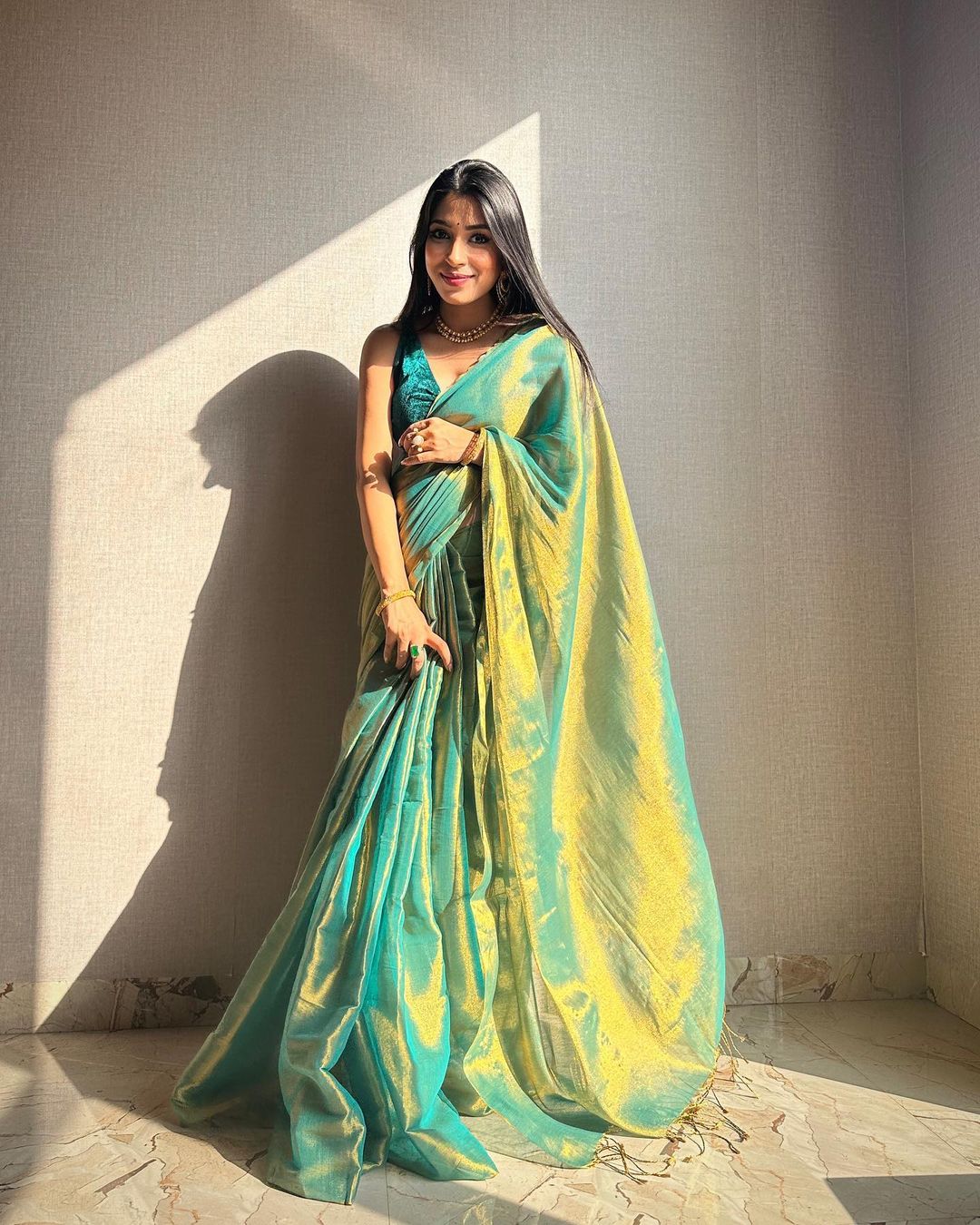 Lorenvalley Fashion Bollywood Sheded Rama Fendy Silk Wedding And Partywear Saree - Swadesiicart