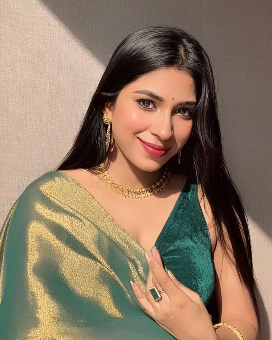 Lorenvalley Fashion Bollywood Sheded Rama Fendy Silk Wedding And Partywear Saree - Swadesiicart