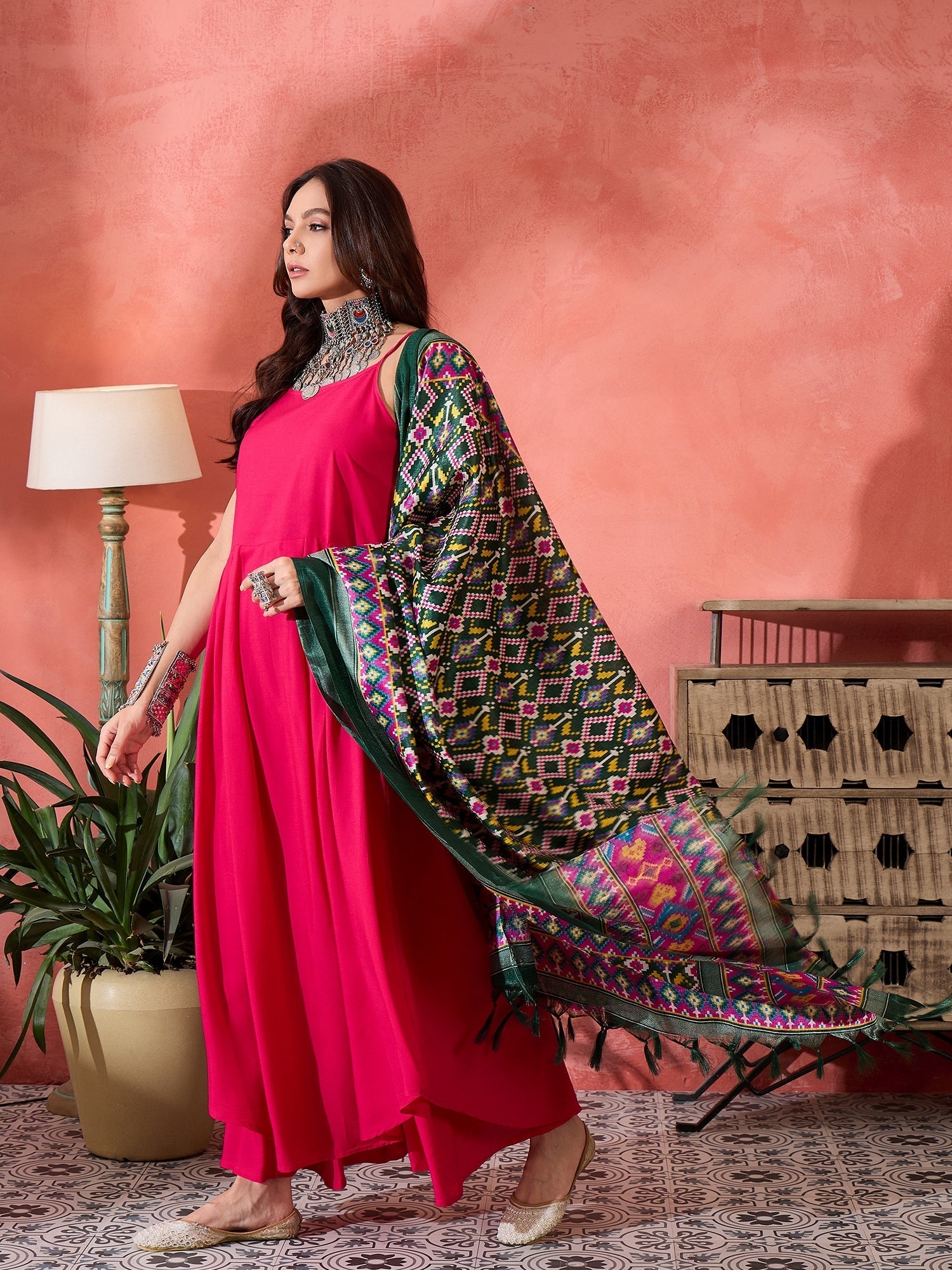 InWeave Fuchsia Strappy Kurta Set Green Patola Dupatta - Swadesiicart