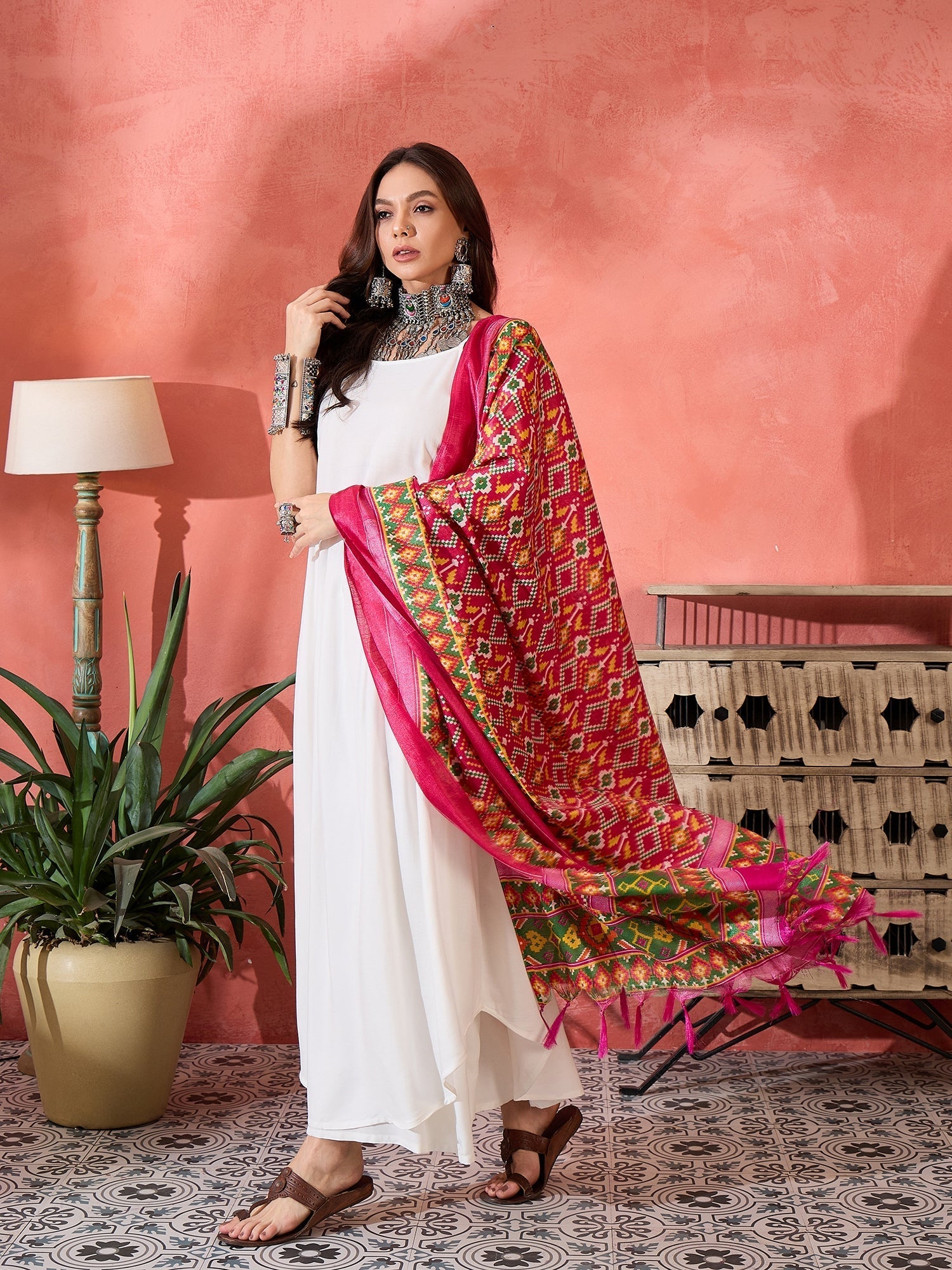 InWeave White Strappy Kurta Set Pink Patola Dupatta - Swadesiicart