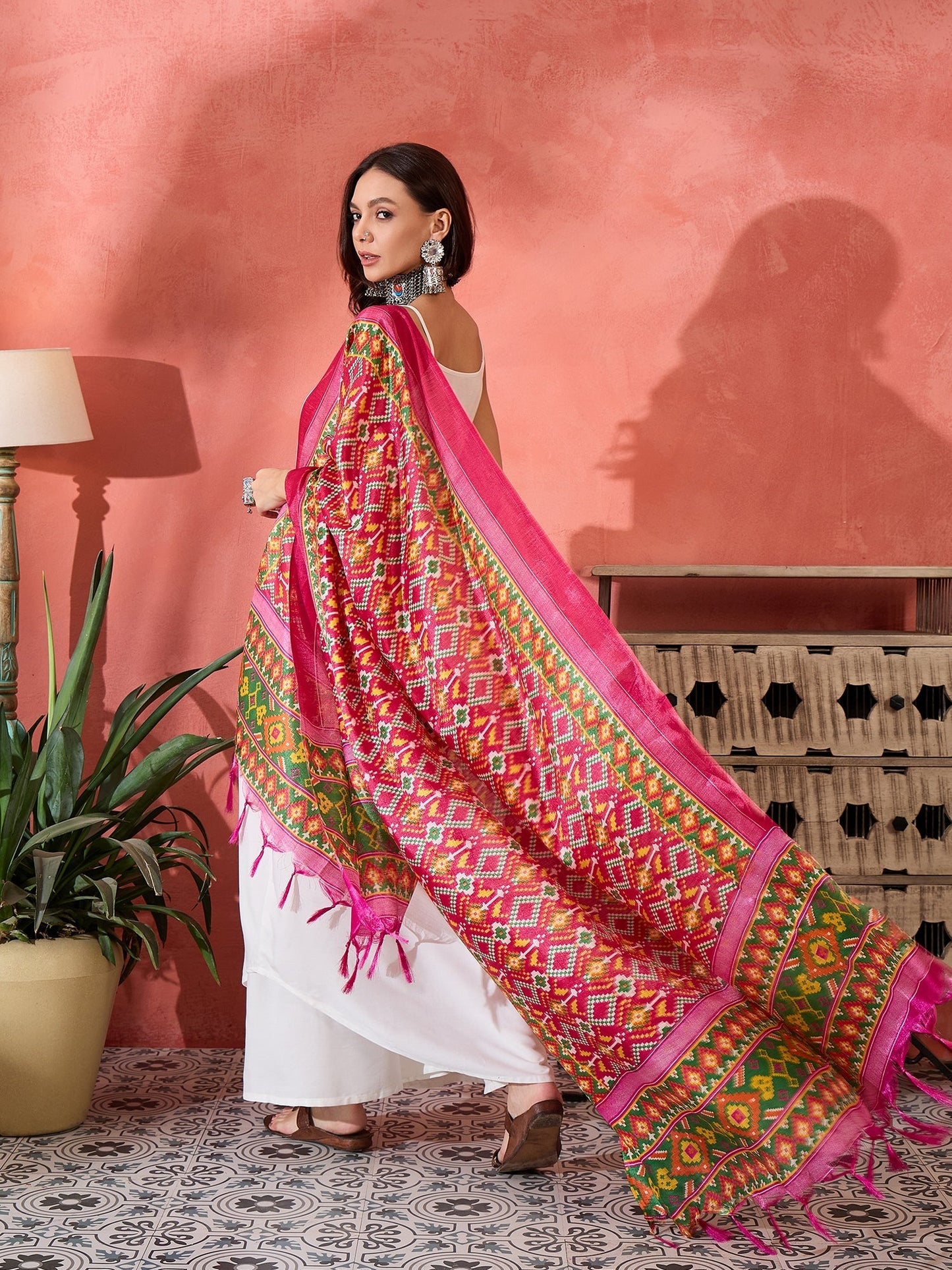 InWeave White Strappy Kurta Set Pink Patola Dupatta - Swadesiicart
