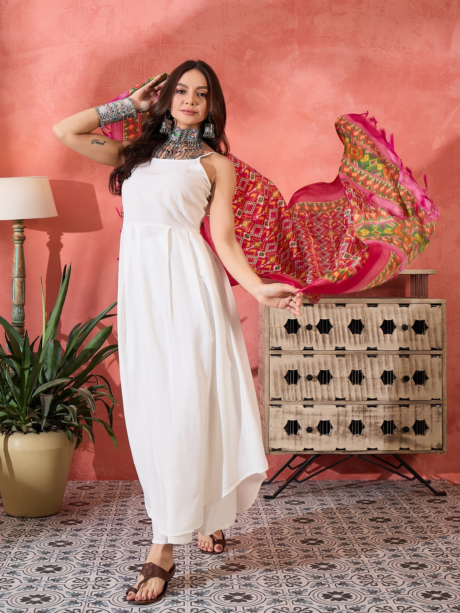 InWeave White Strappy Kurta Set Pink Patola Dupatta - Swadesiicart