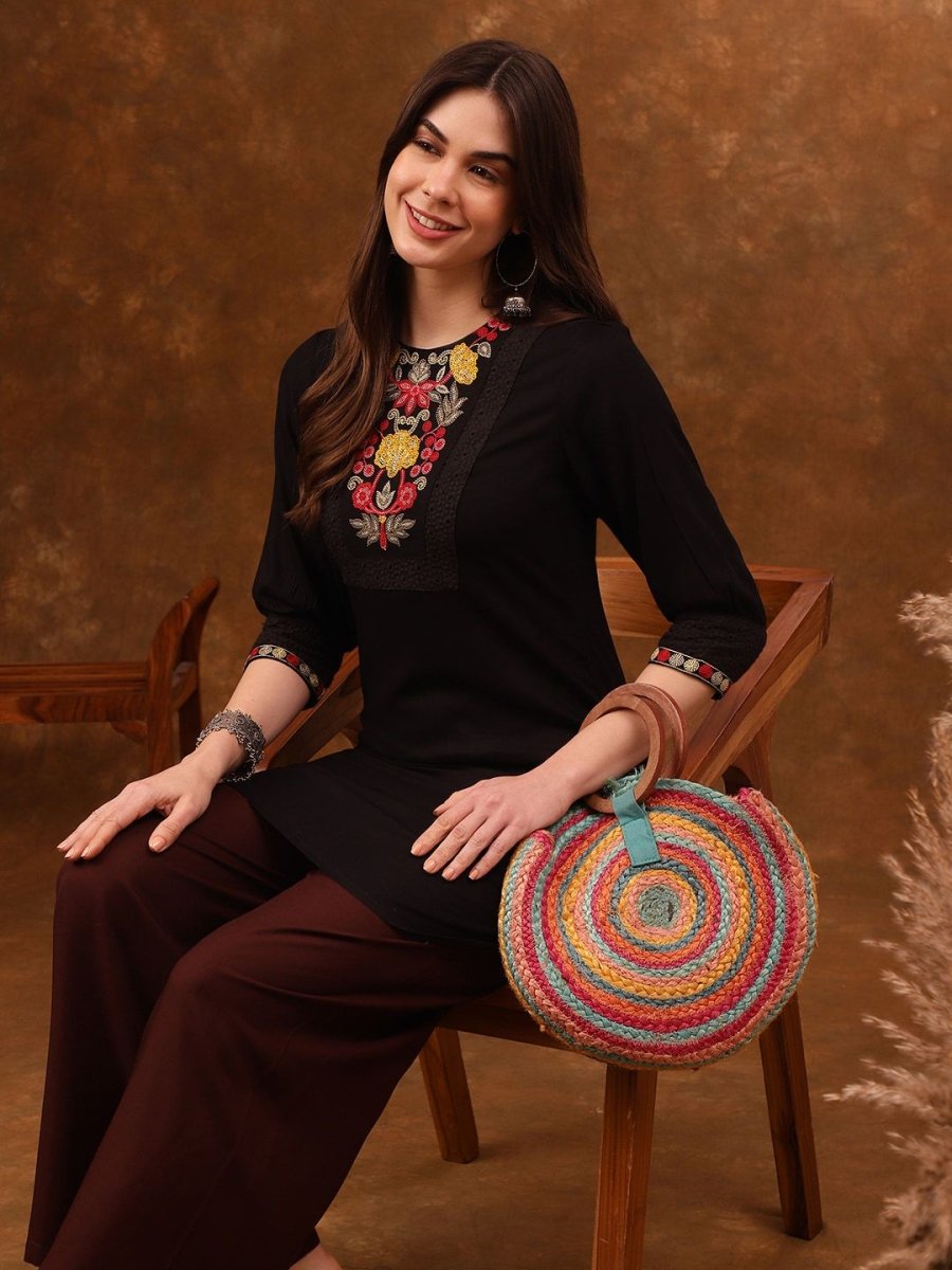 Anouk Floral Yoke Design Thread Work Straight Kurta - Swadesiicart