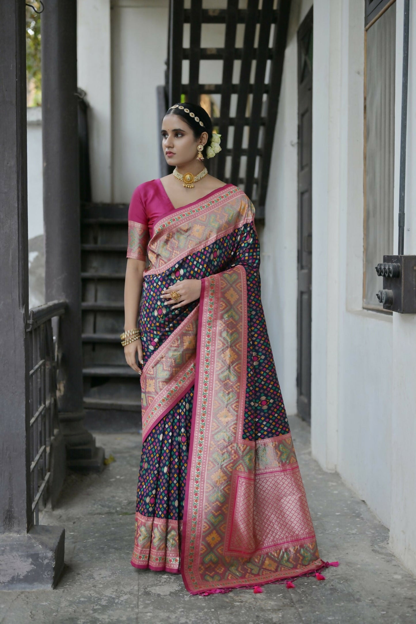 Vishnu Weaves Women's Navy-Blue Paithani Silk Saree with Blouse - Swadesiicart