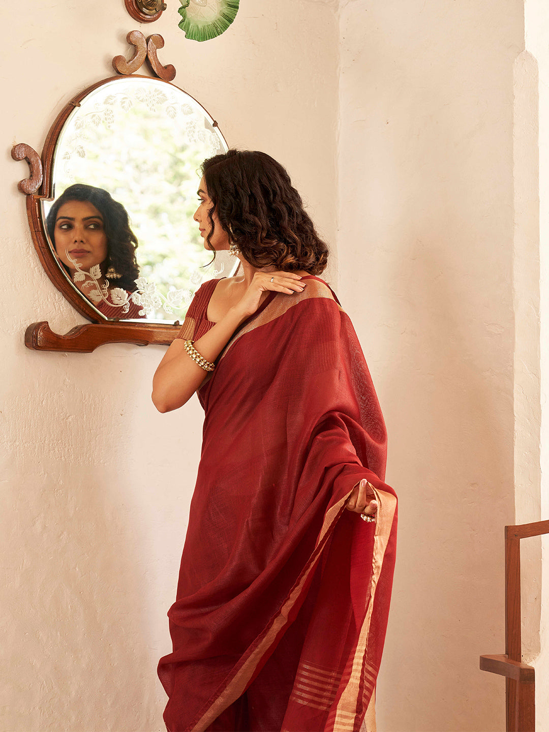 Tikhi Imli Maroon & Gold Toned Zari Woven Design Saree | Swadesiicart