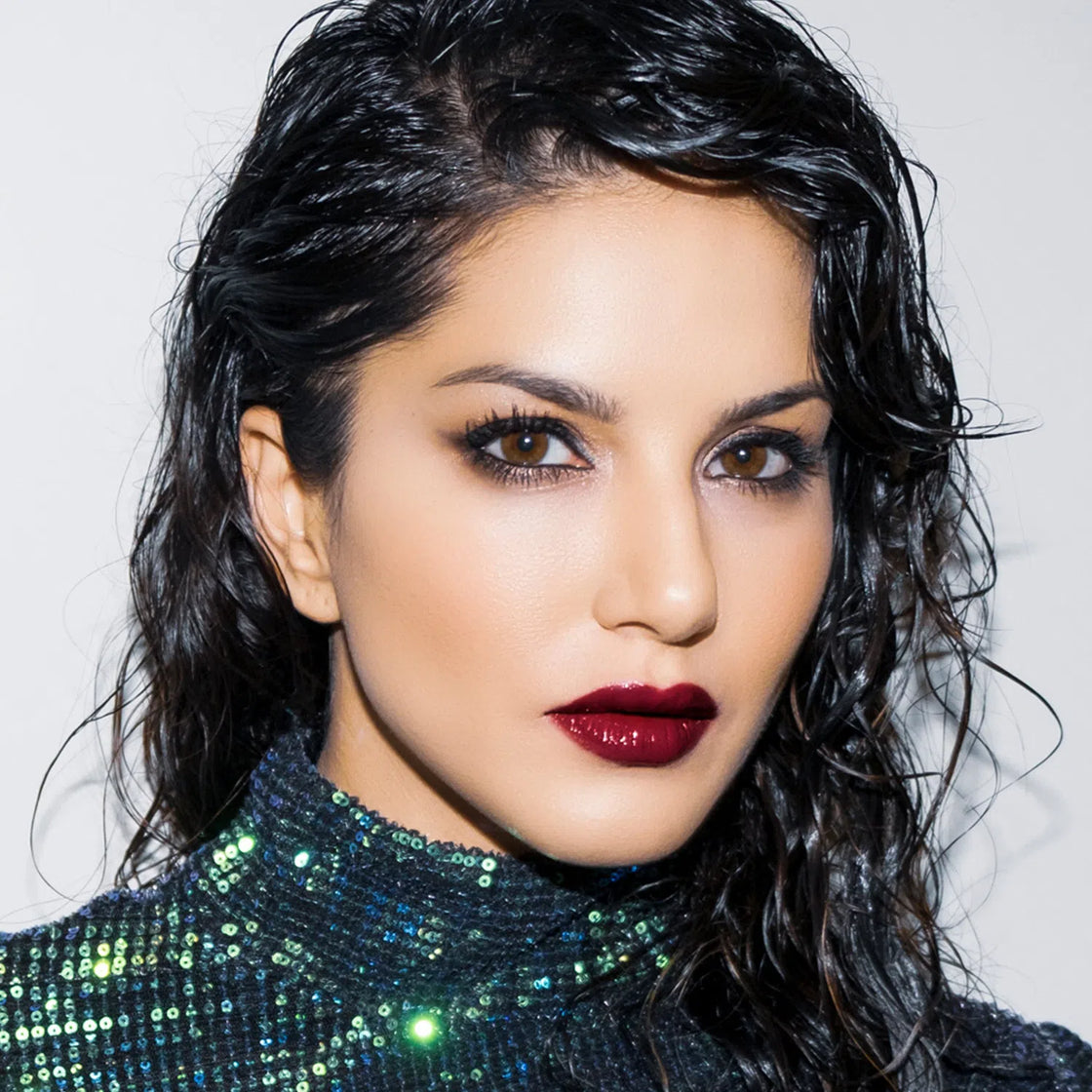 Star Struck By Sunny Leone Liquid Lip Color - Midnight Twinkle | Swadesiicart