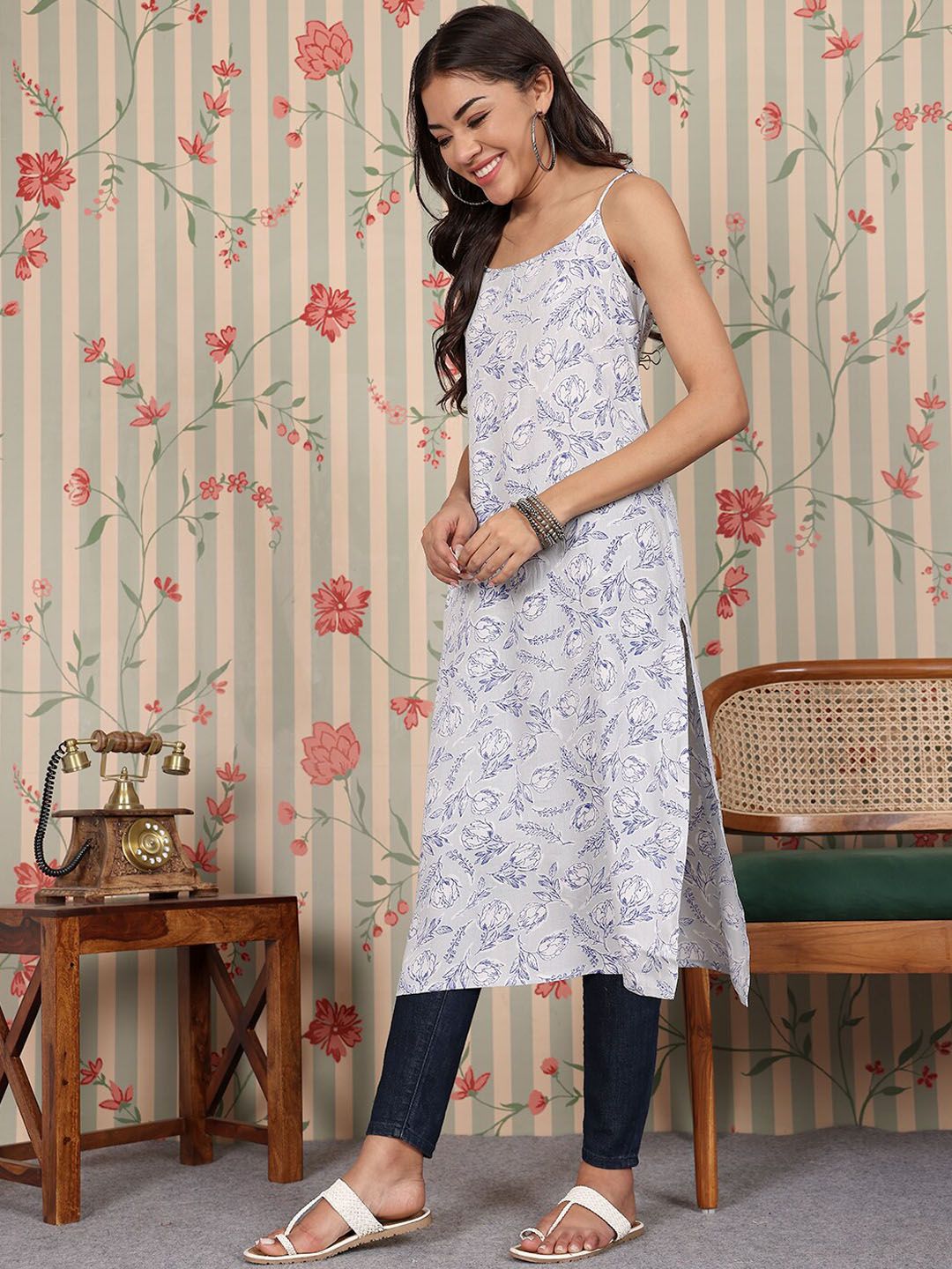 Ode by House of Pataudi Women Floral Printed Thread Work Kurta - Swadesiicart