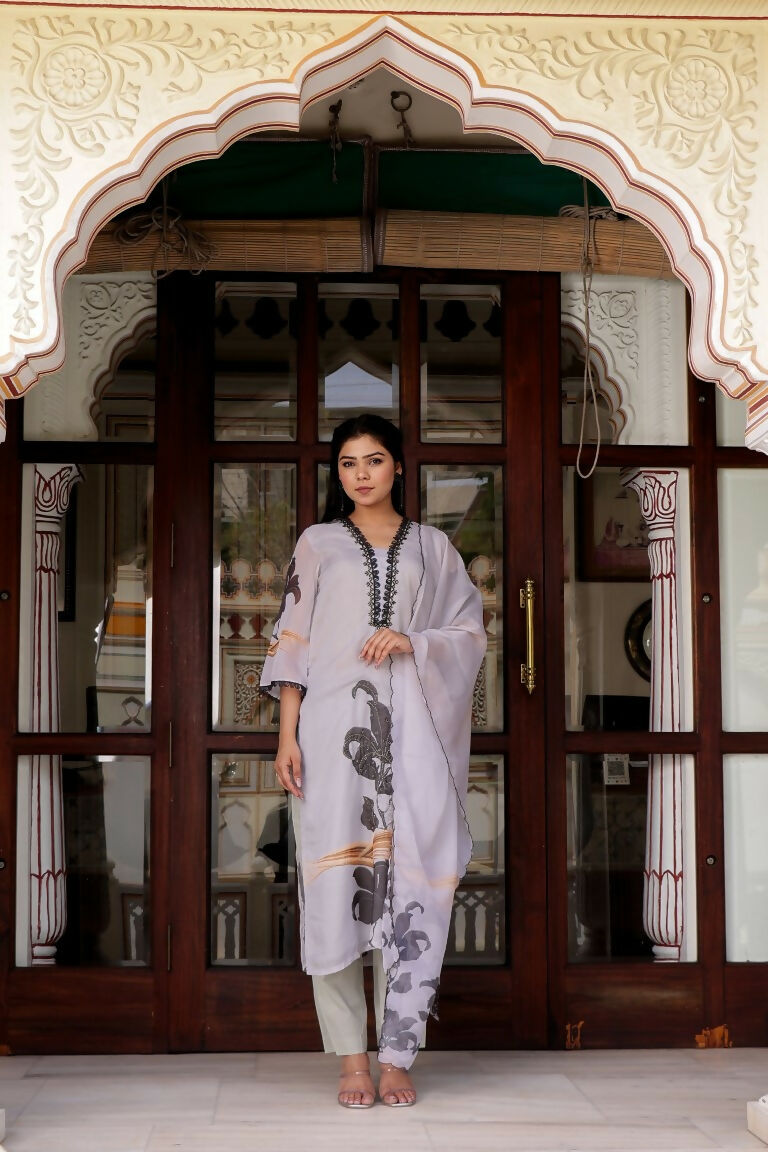 Vaasva Women Grey Tabby Slik Print & Embroidered Kurta, Pant & Dupatta Straight | Swadesiicart