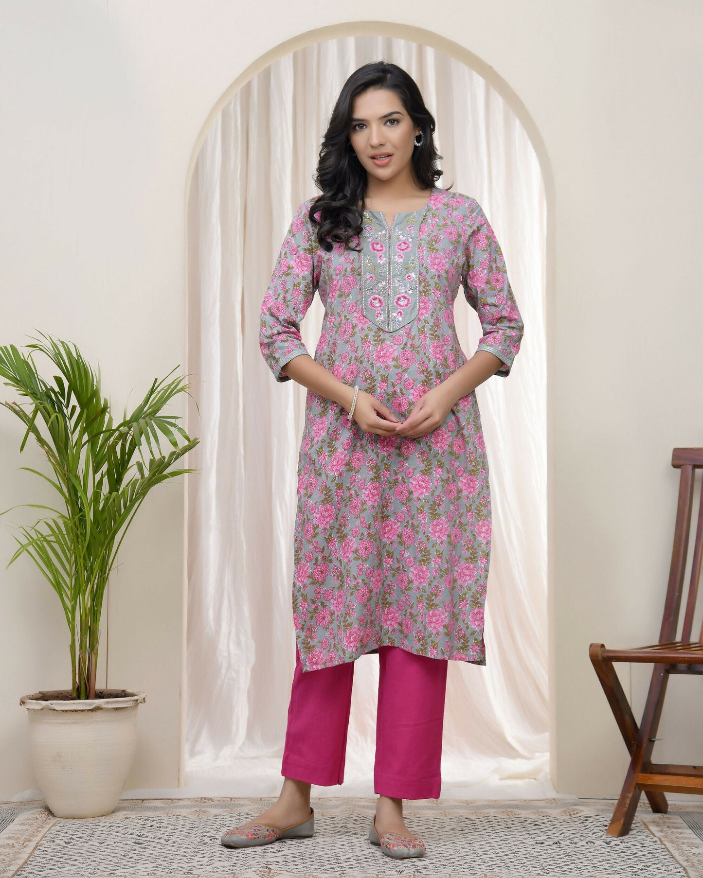 Vaasva Women Grey Cotton Printed Straight Kurti With Pant | Swadesiicart