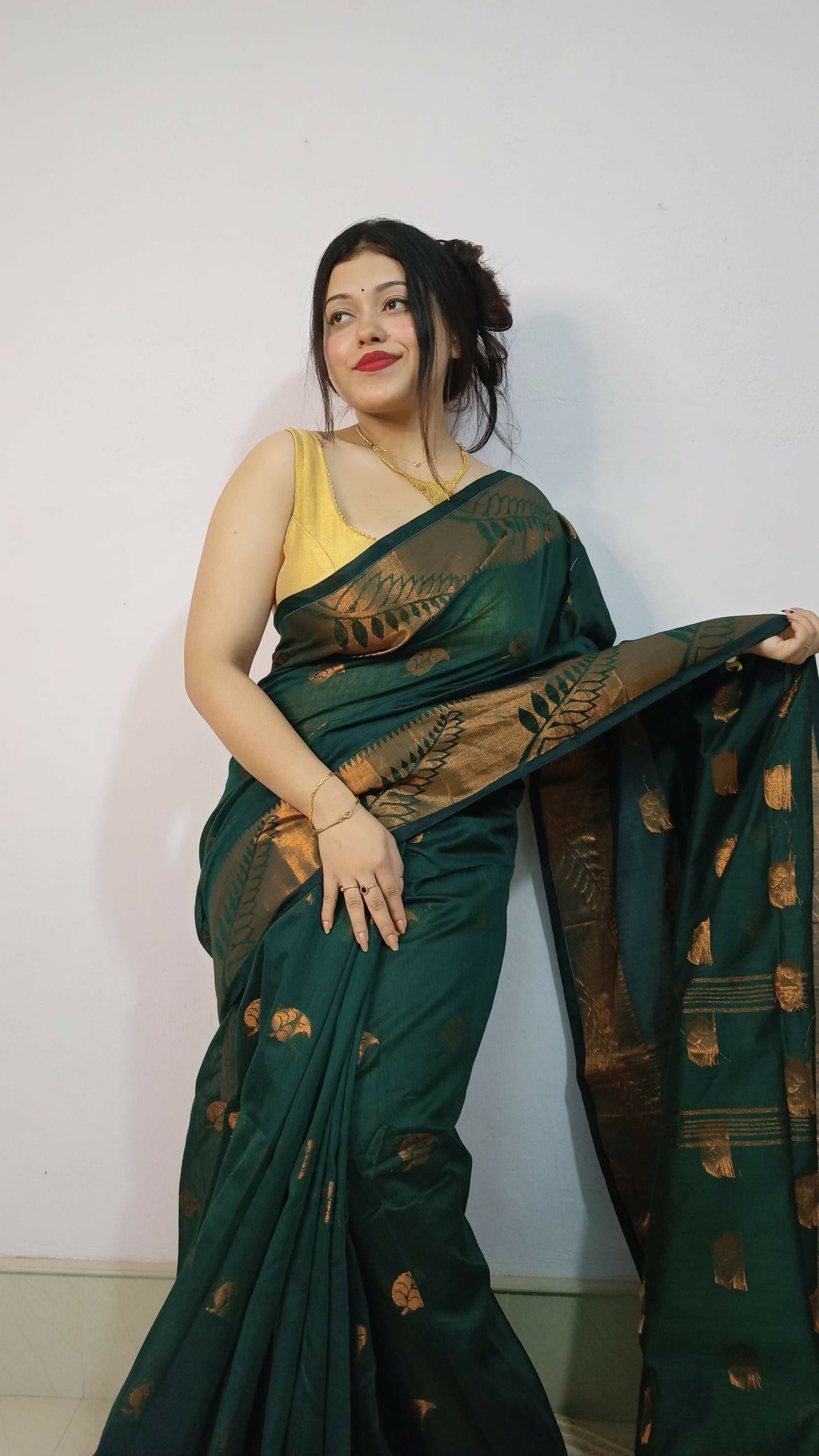 Exclusive Collection Beautiful Green Cotton Silk Woven Handloom Saree With Running Blouse Piece - Swadesiicart