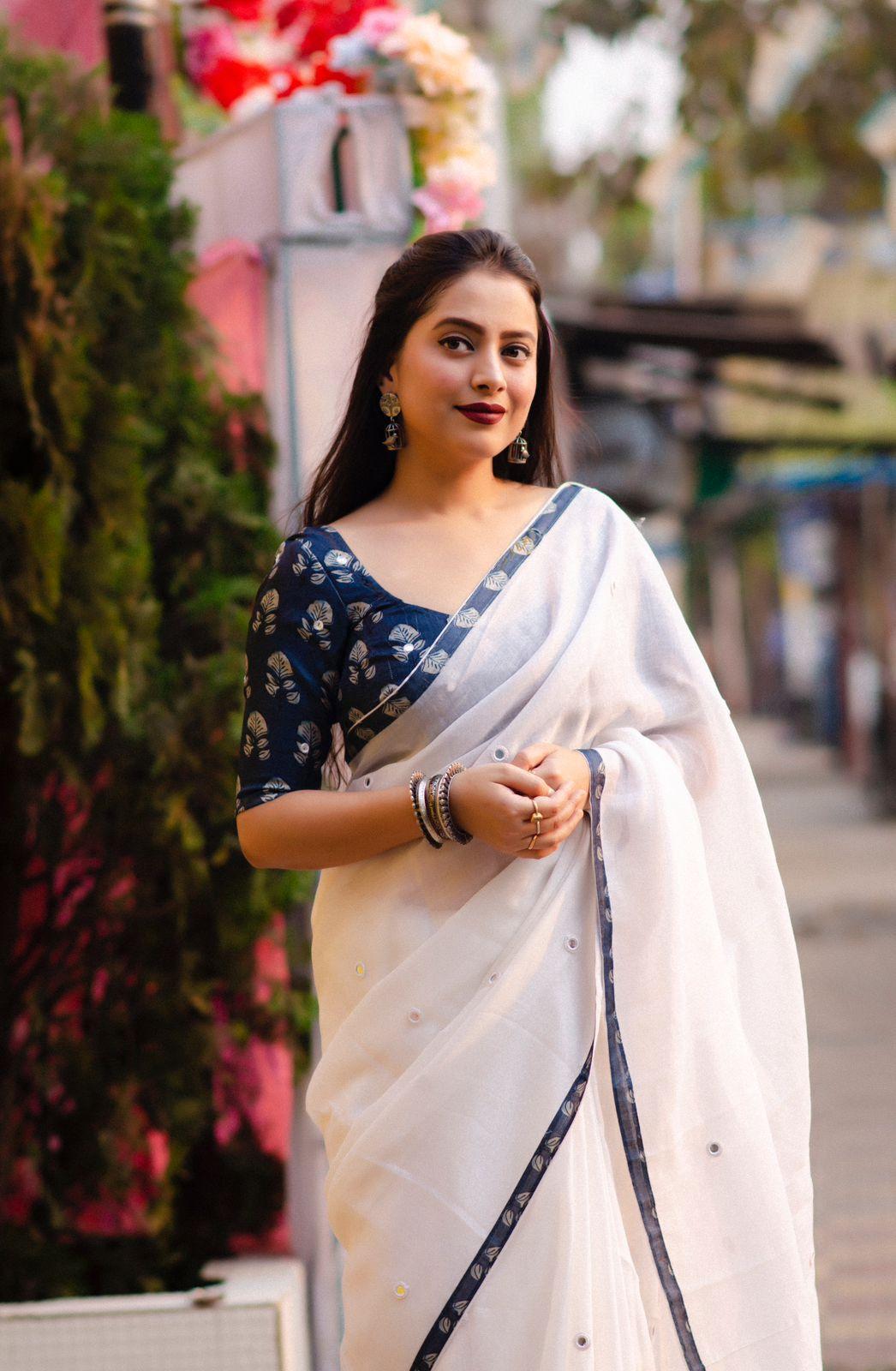 White Pure Linen Ethnic Motifs Saree with Unstitched Blouse - Hiral Fashion | Swadesiicart