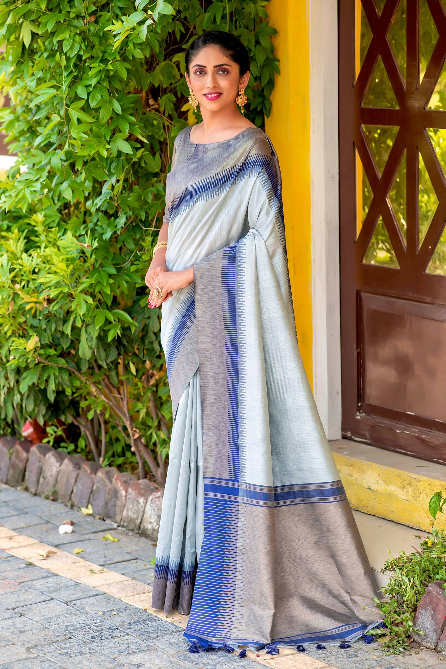 Vishnu Weaves Women's Grey South Silk Zari Woven Saree with Unstitched Blouse - Swadesiicart