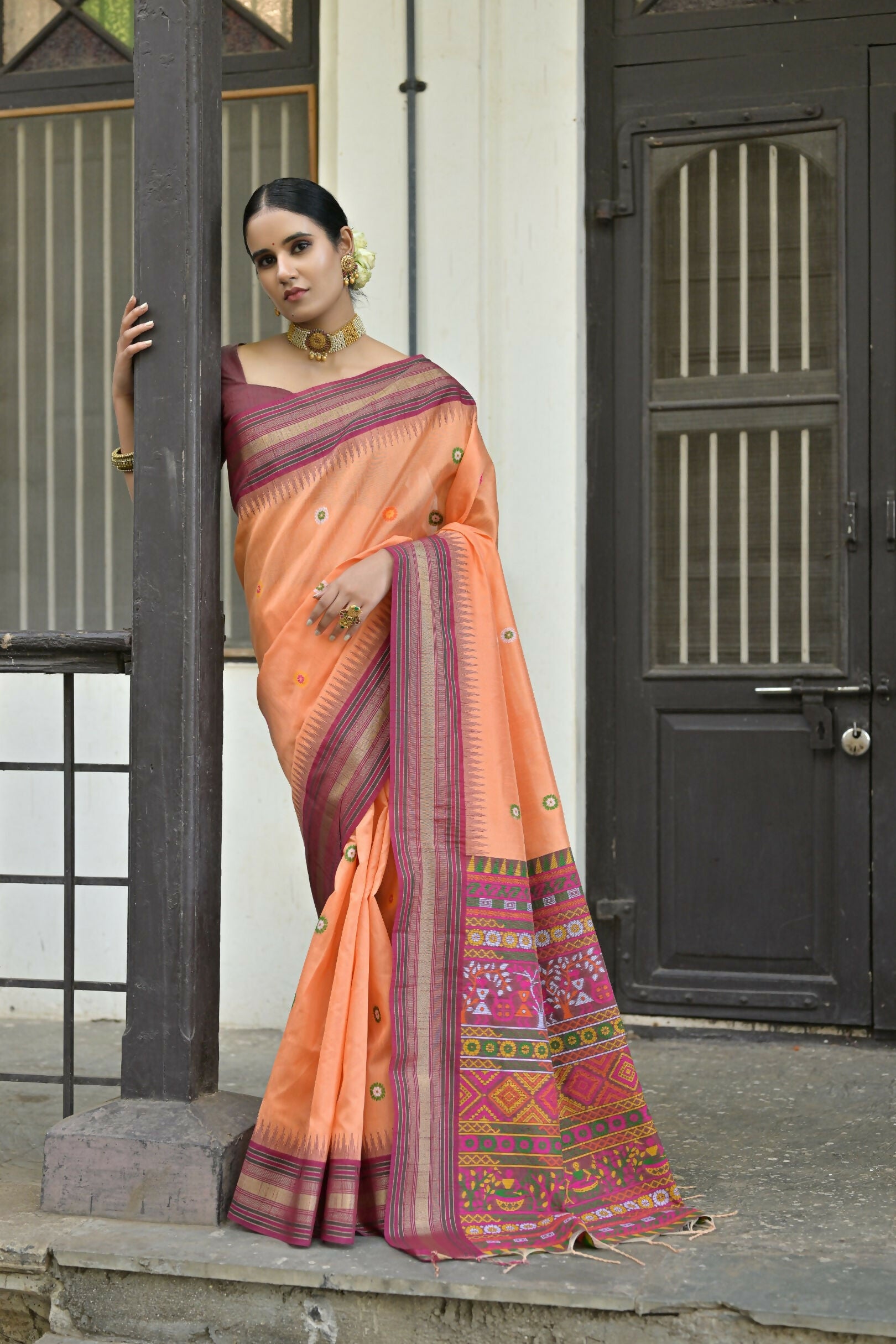 Vishnu Weaves Women's Orange Handloom Raw Silk Saree with Blouse - Swadesiicart