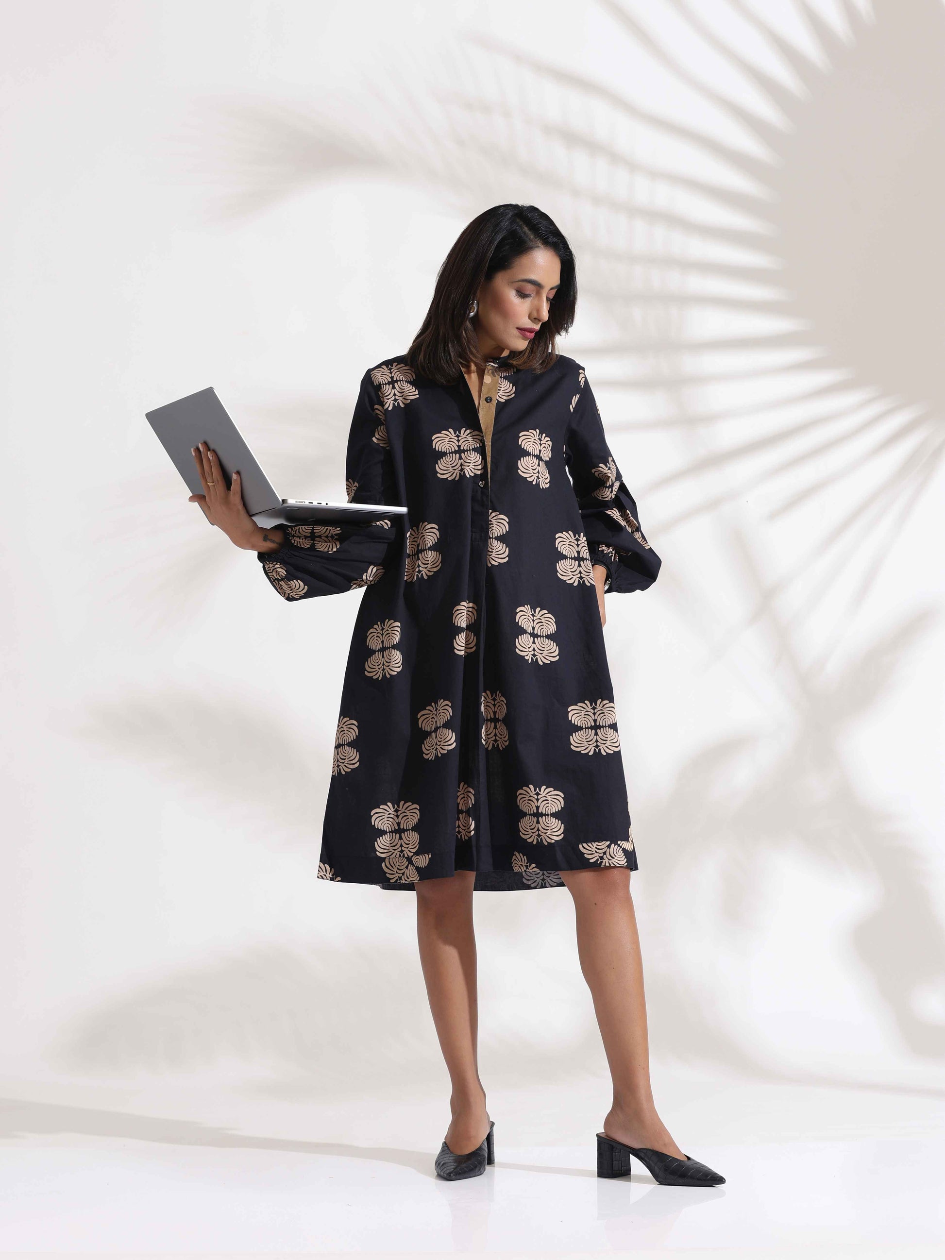 trueBrowns Black Cotton Print Short Dress | Swadesiicart