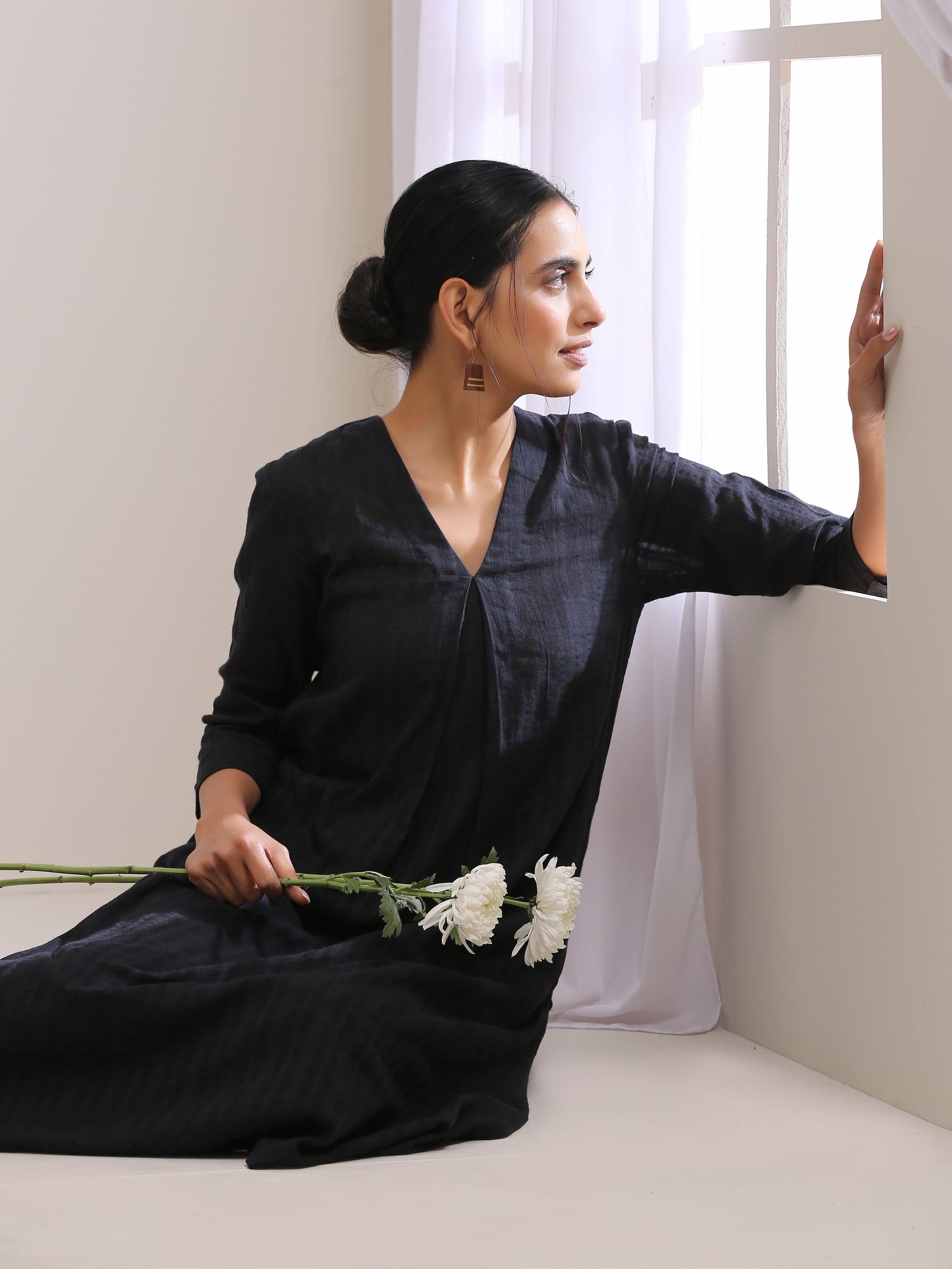 trueBrowns Black Dobby Neck Pleat Kurta Pant Set | Swadesiicart