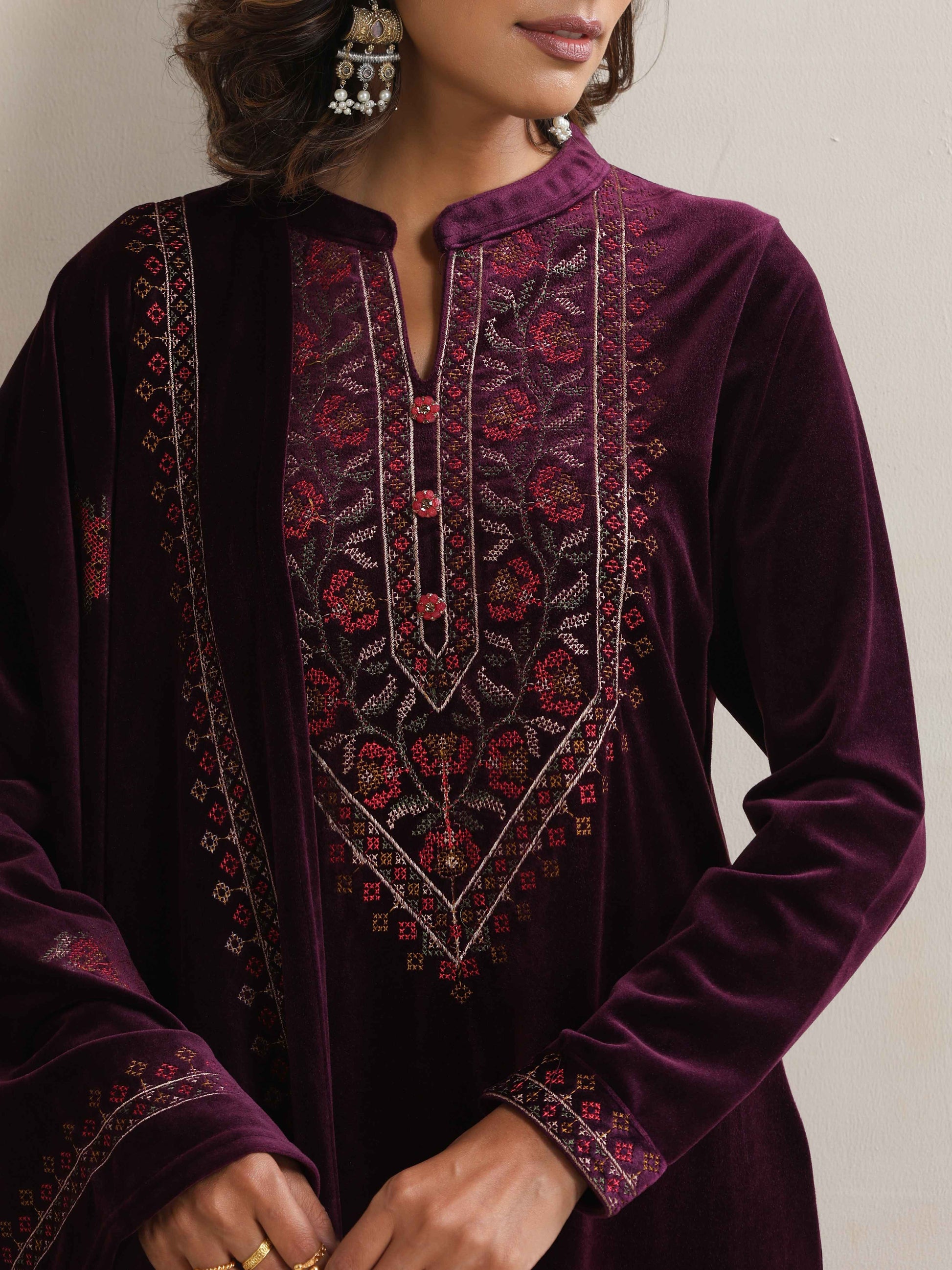 trueBrowns Purple Velvet Floral Embroidered Kurta Pant Dupatta Set | Swadesiicart