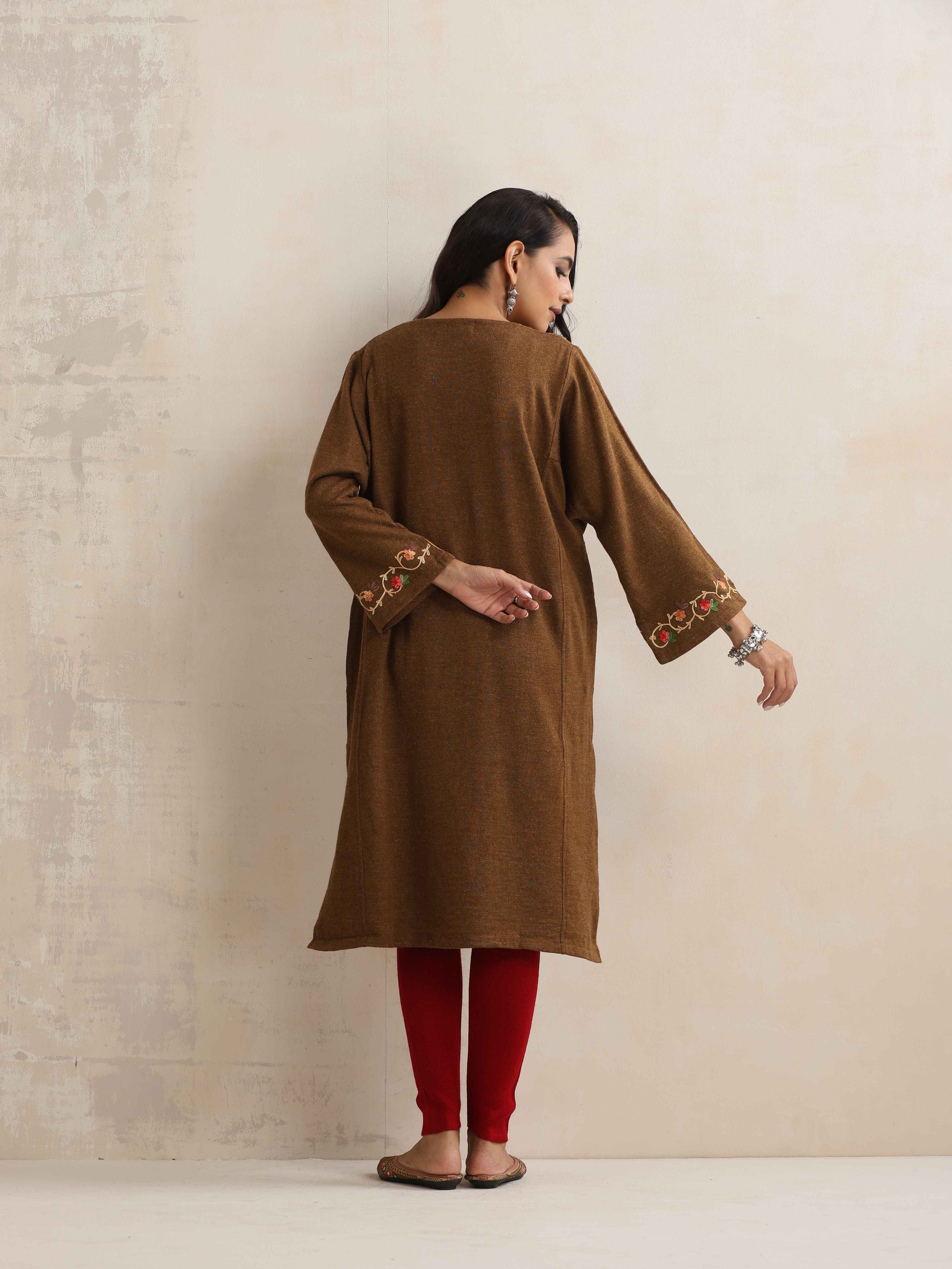 trueBrowns Brown Kashmiri Floral Embroidered Woollen Phiran Kurta | Swadesiicart