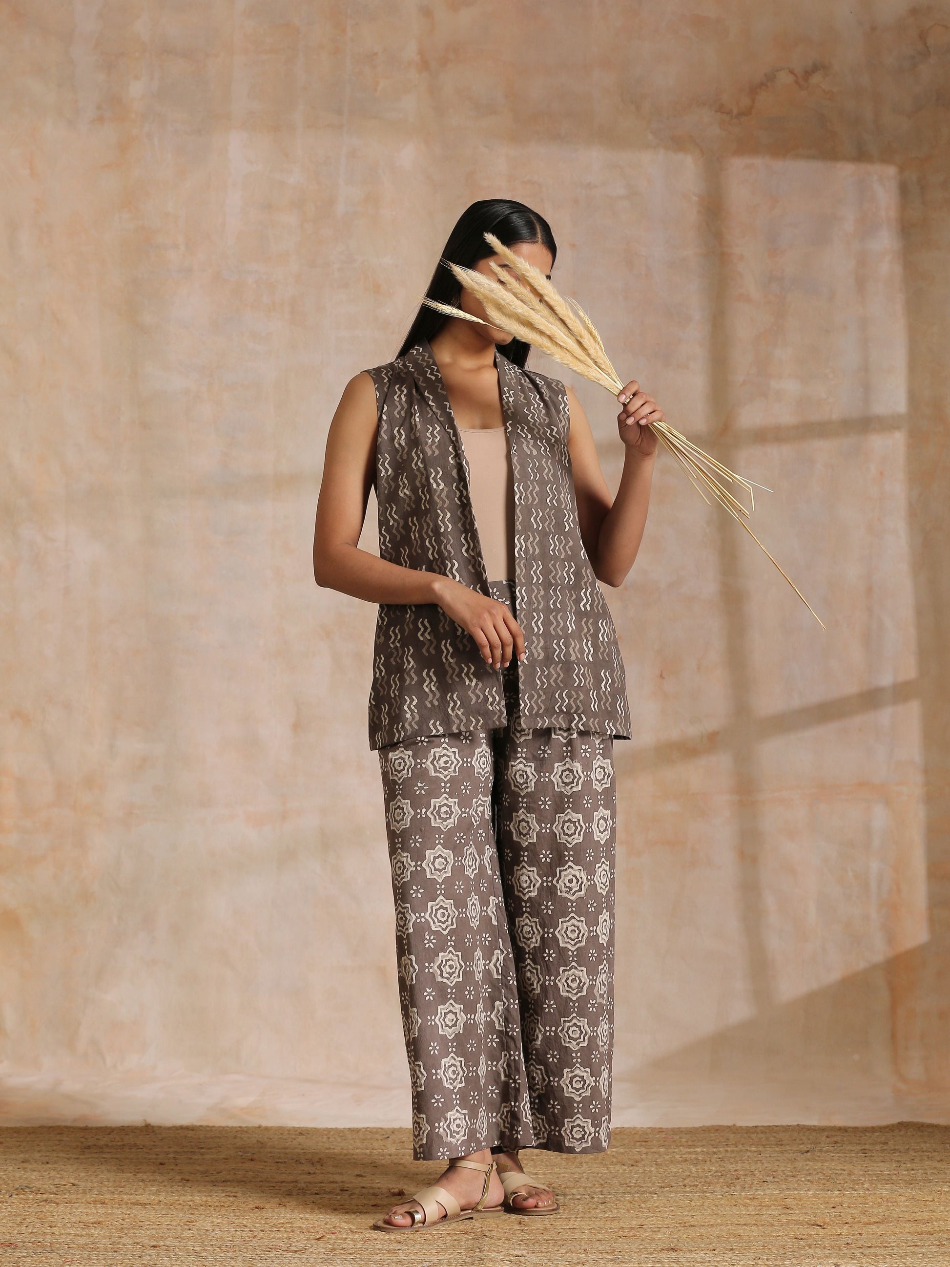 trueBrowns Clay Dabu Zig-Zag Motifs Print Cotton Sleeveless Jacket Pant Set | Swadesiicart