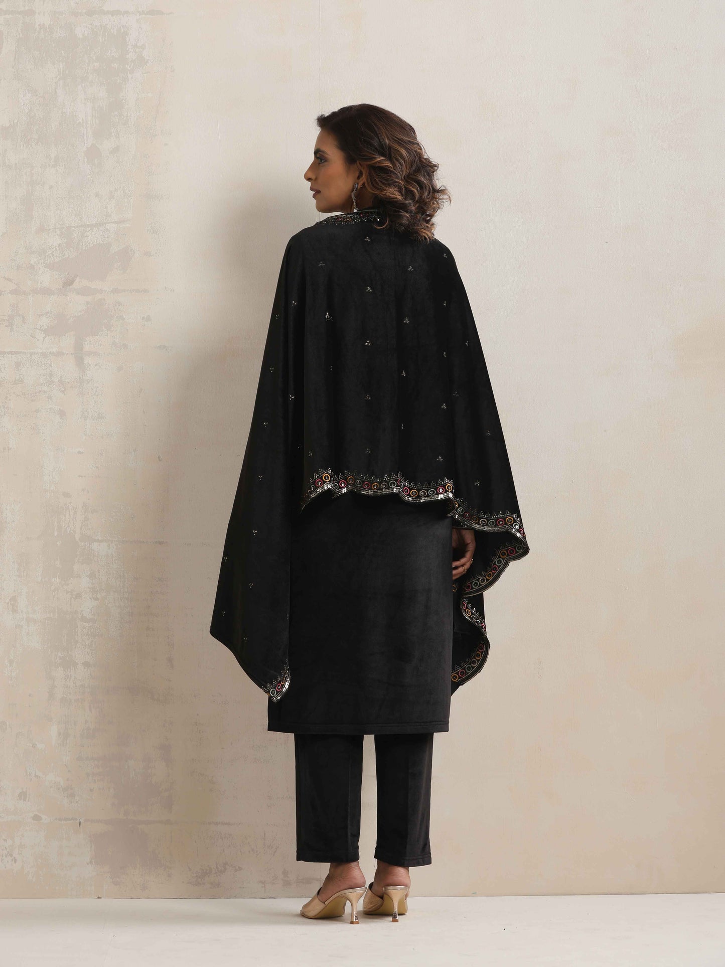 trueBrowns Black Velvet Geometric Embroidered Kurta Pant Dupatta Set | Swadesiicart