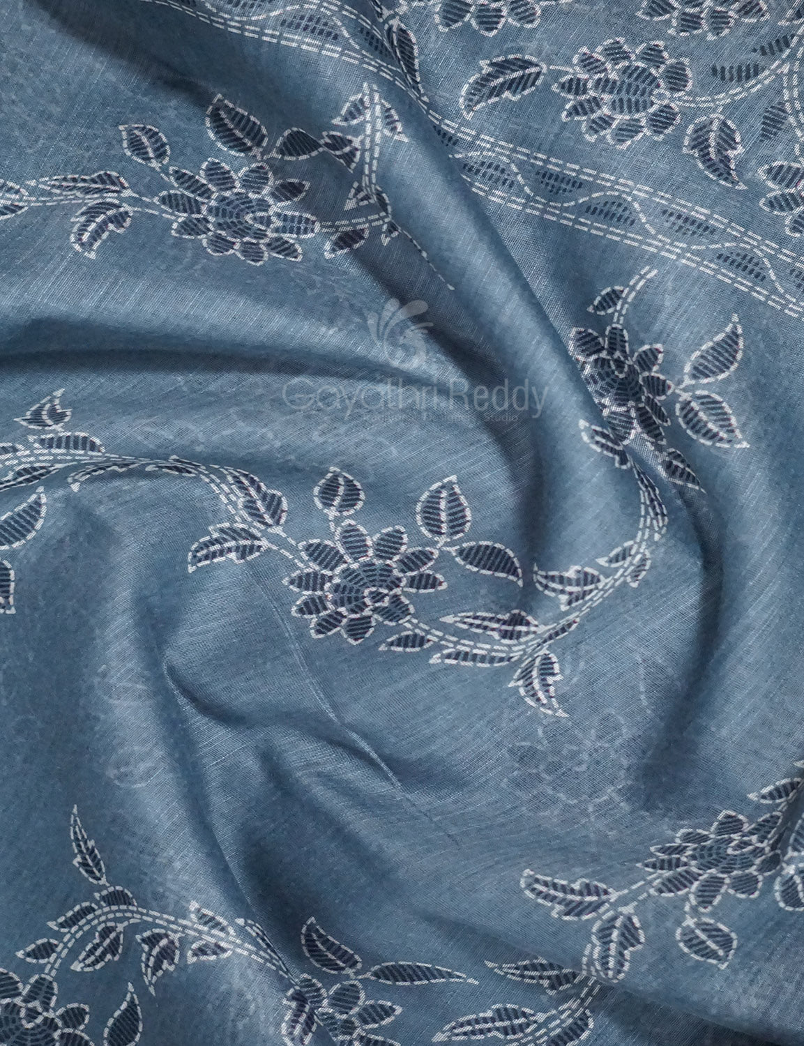 Shades of Light Ash Grey Colour Floral Print Semi Chanderi Saree By Gayathri Reddy Designer Studio | Swadesiicart