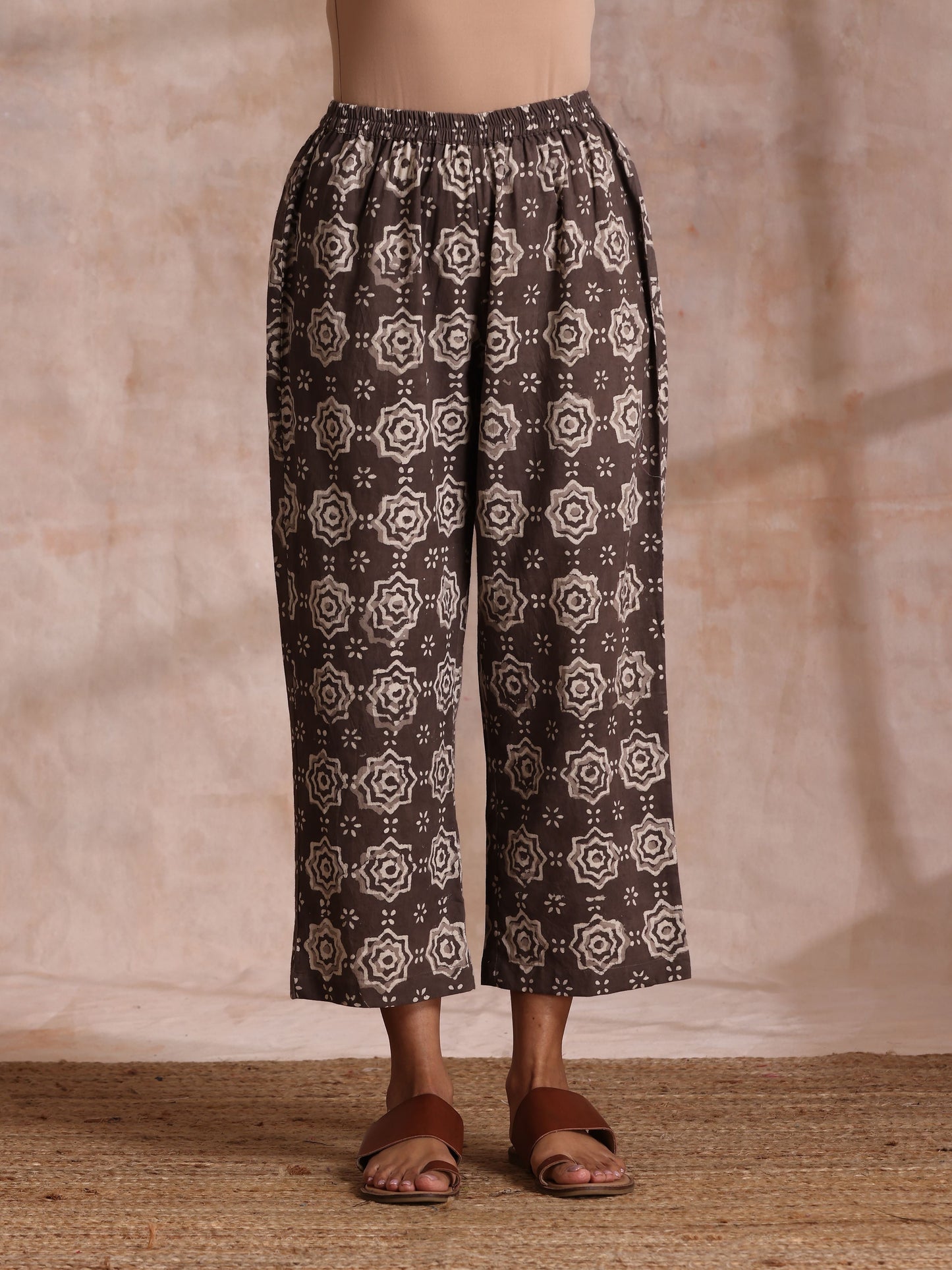trueBrowns Clay Dabu Buta Print Cotton Sleeveless Flared Kurta Pant Set | Swadesiicart