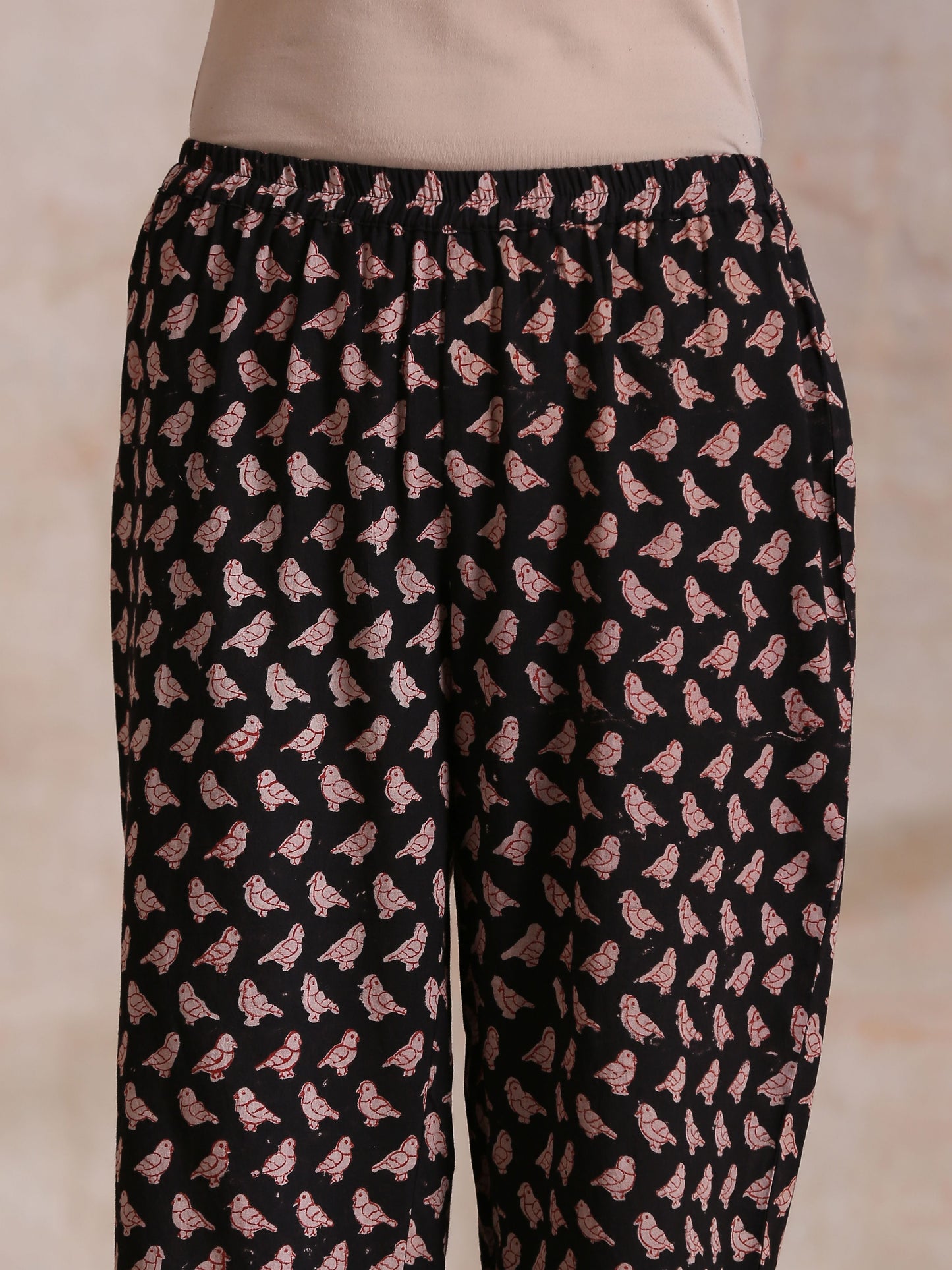 trueBrowns Black Bird Bagru Print Cotton Sleeveless Kurta Pant Set | Swadesiicart