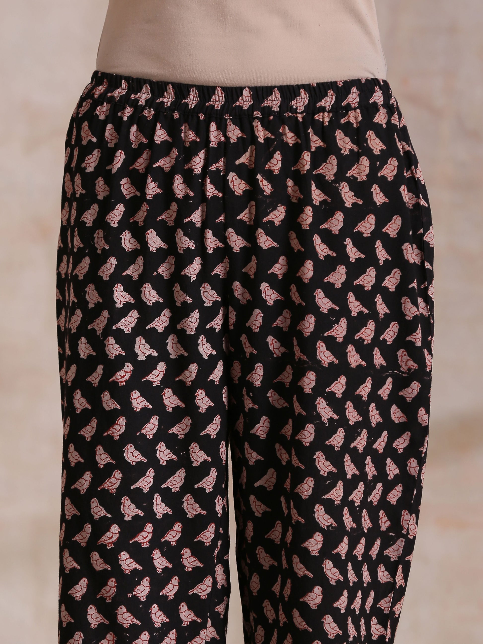 trueBrowns Black Bird Bagru Print Cotton Sleeveless Kurta Pant Set | Swadesiicart
