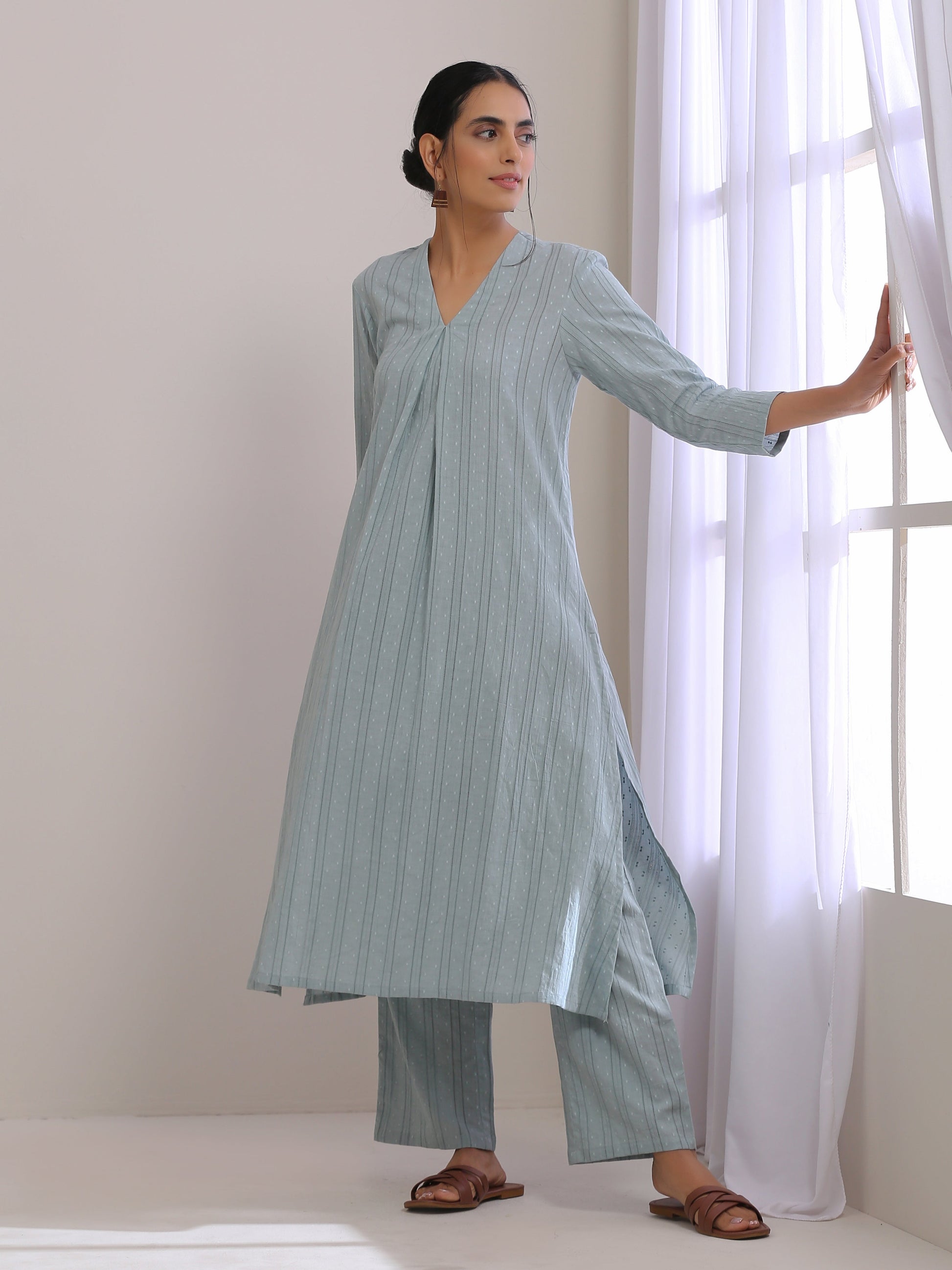 trueBrowns Eggshell Blue Dobby Neck Pleat Kurta Pant Set | Swadesiicart