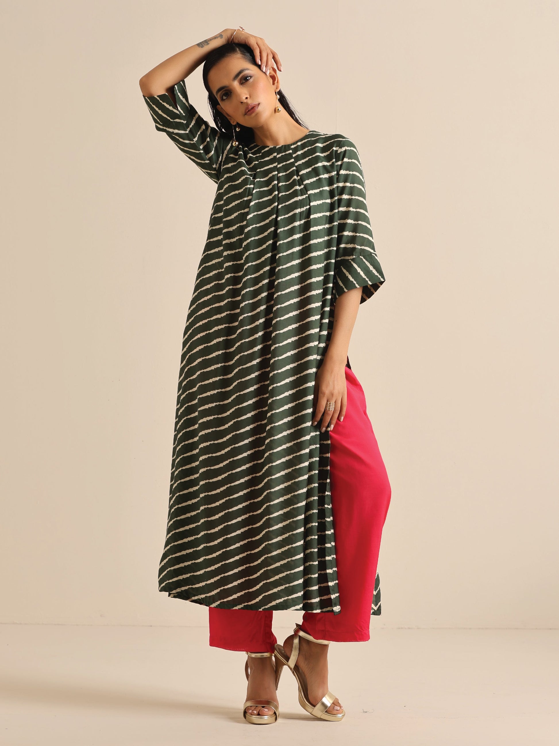 trueBrowns Dark Green Lehariya Printed Silk Kurta Pant Set | Swadesiicart