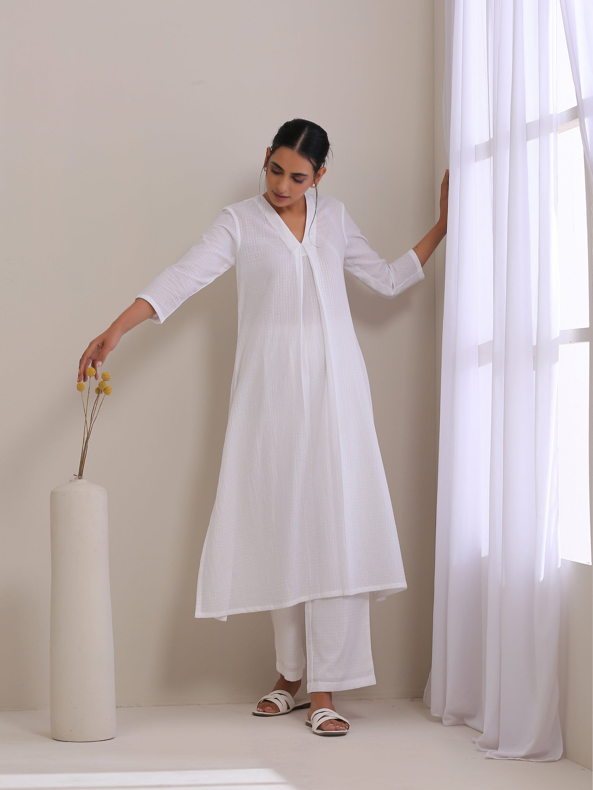 trueBrowns White Dobby Neck Pleat Kurta Pant Set | Swadesiicart