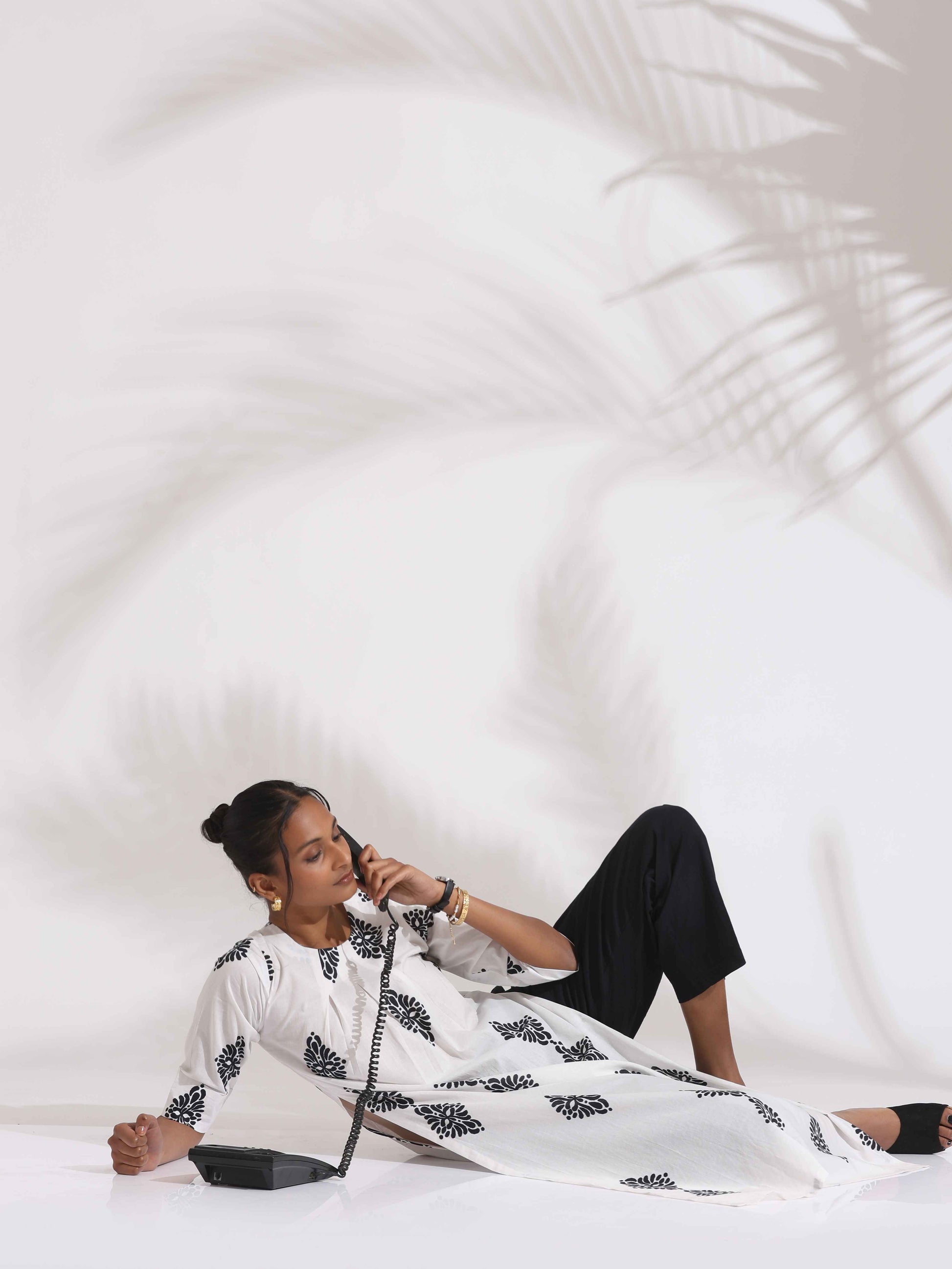 trueBrowns White Cotton Print Pleated Kurta Set | Swadesiicart