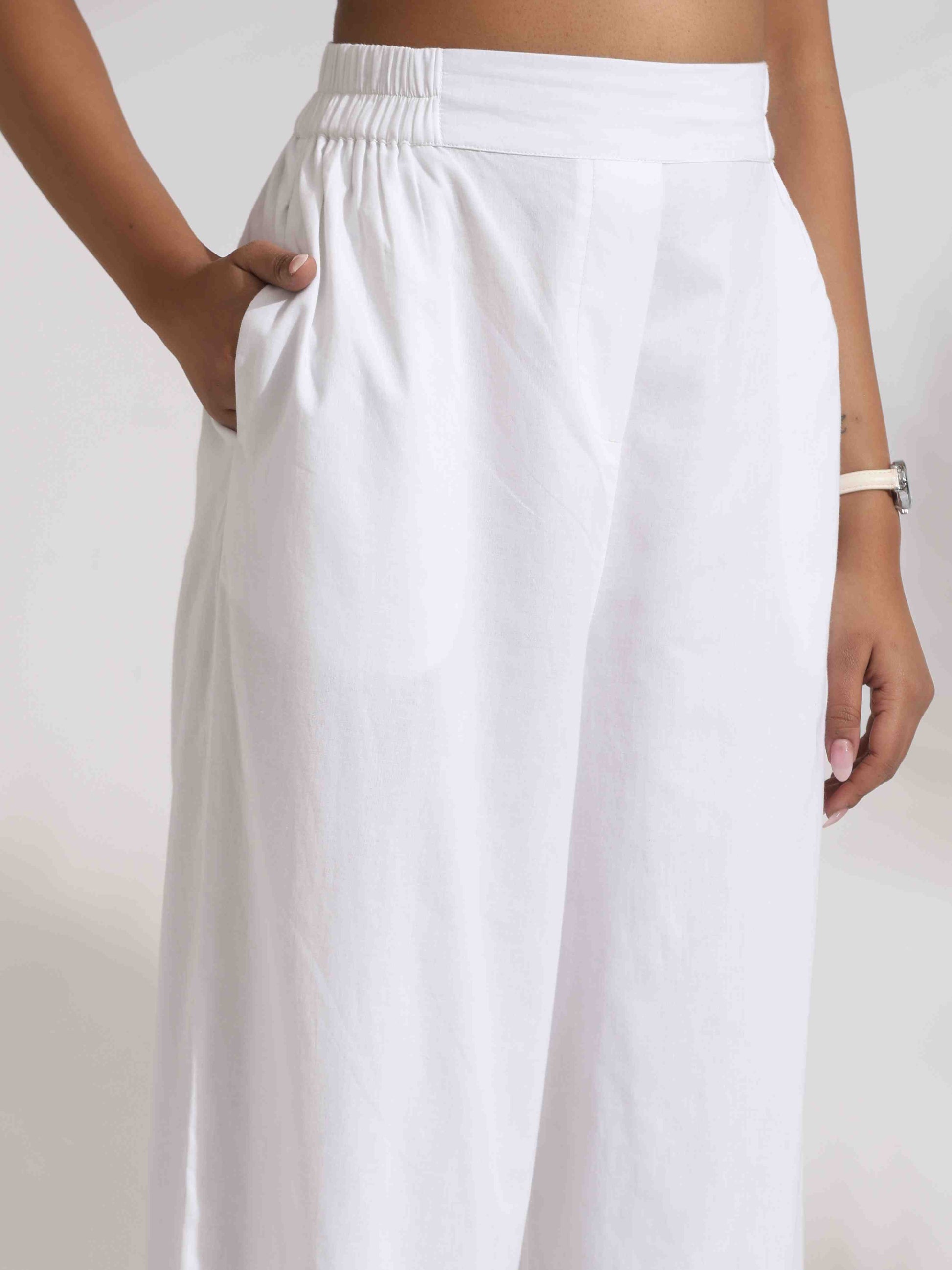 trueBrowns White Cotton Schiffli Co-ord Set - Swadesiicart
