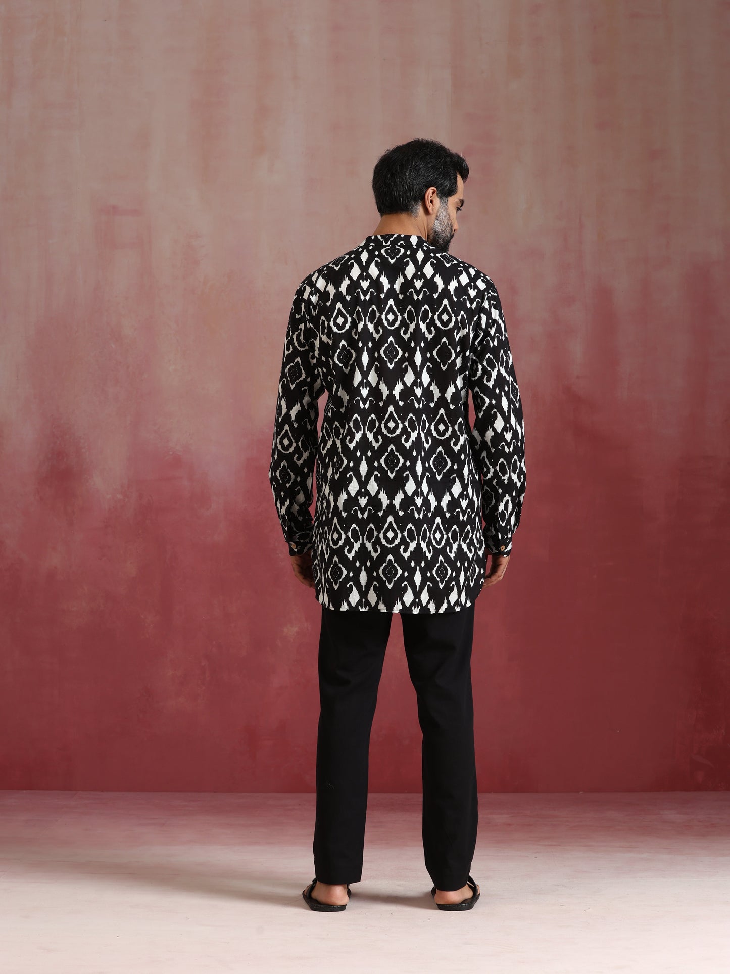 trueBrowns Men's Black Ikat Print Mandarin Collar Kurta Co-ord set - Swadesiicart
