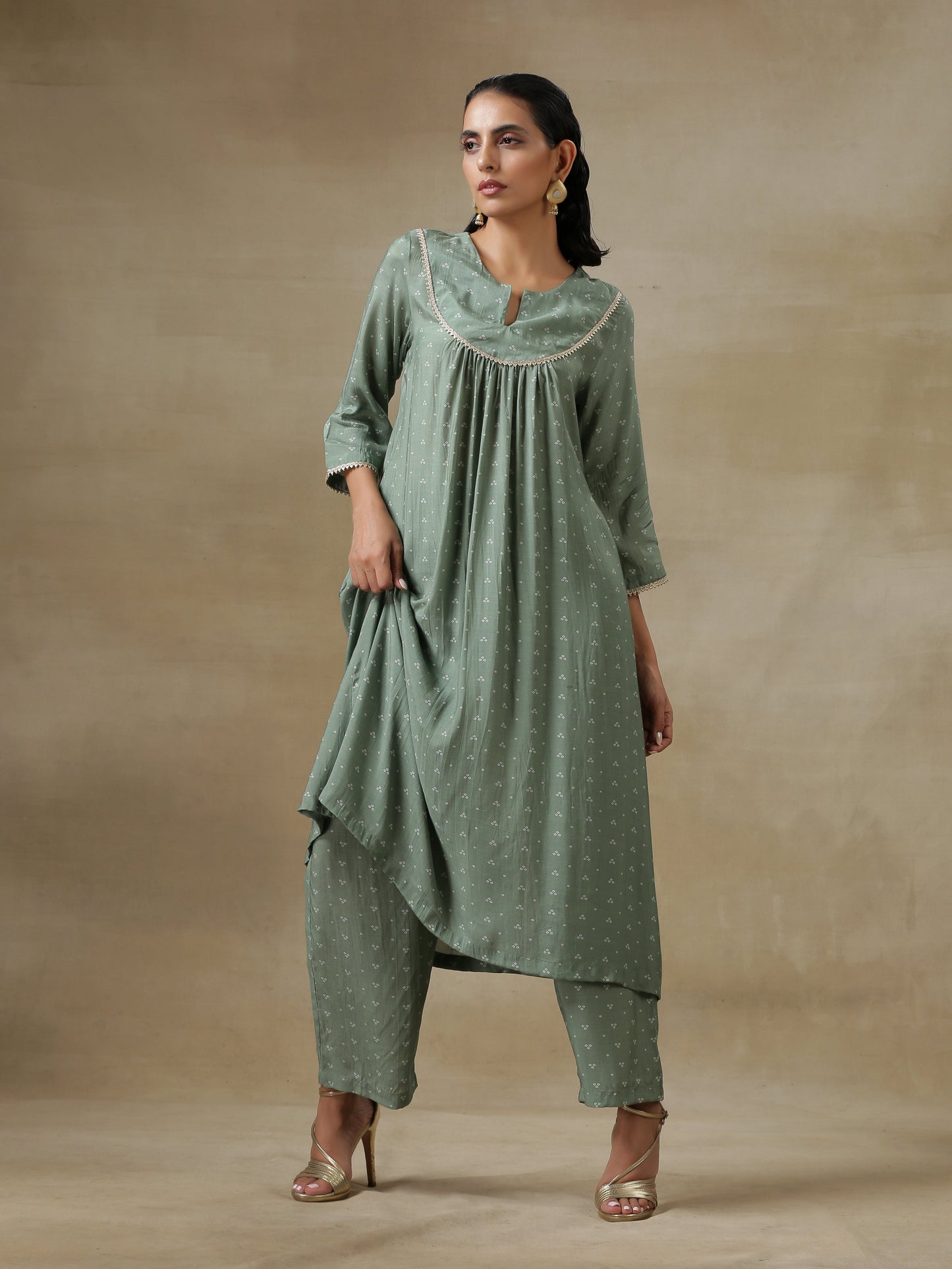 trueBrowns Light Green Bandhani Printed Silk Yoke Kurta Pant Set | Swadesiicart