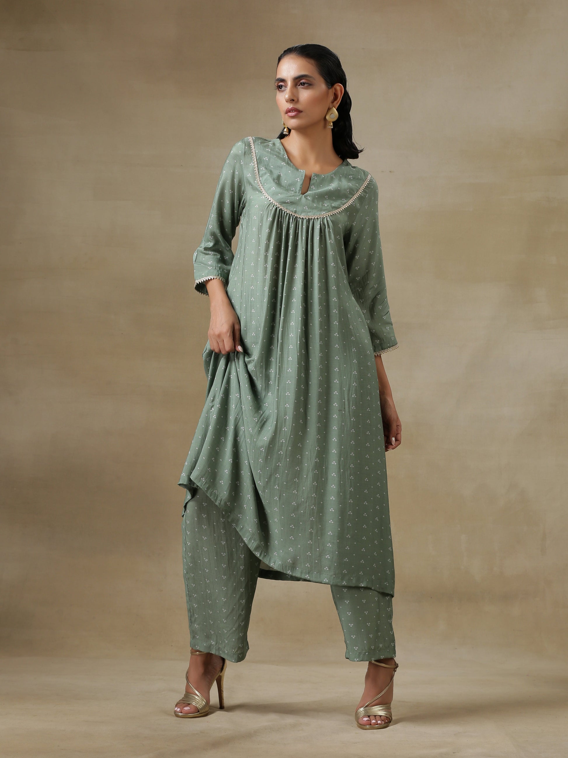 trueBrowns Light Green Bandhani Printed Silk Yoke Kurta Pant Set | Swadesiicart