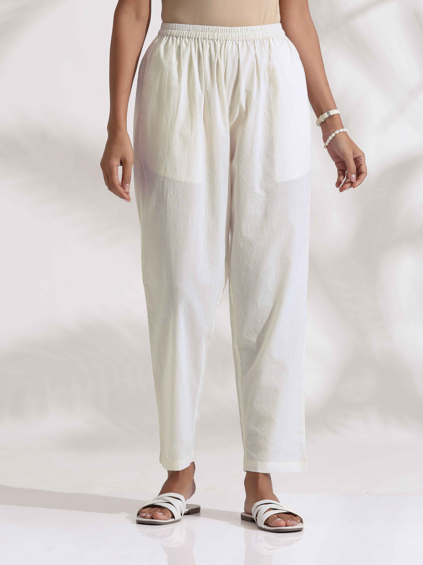 trueBrowns Off-White Cotton Floral Embroidered Flared Kurta Set | Swadesiicart