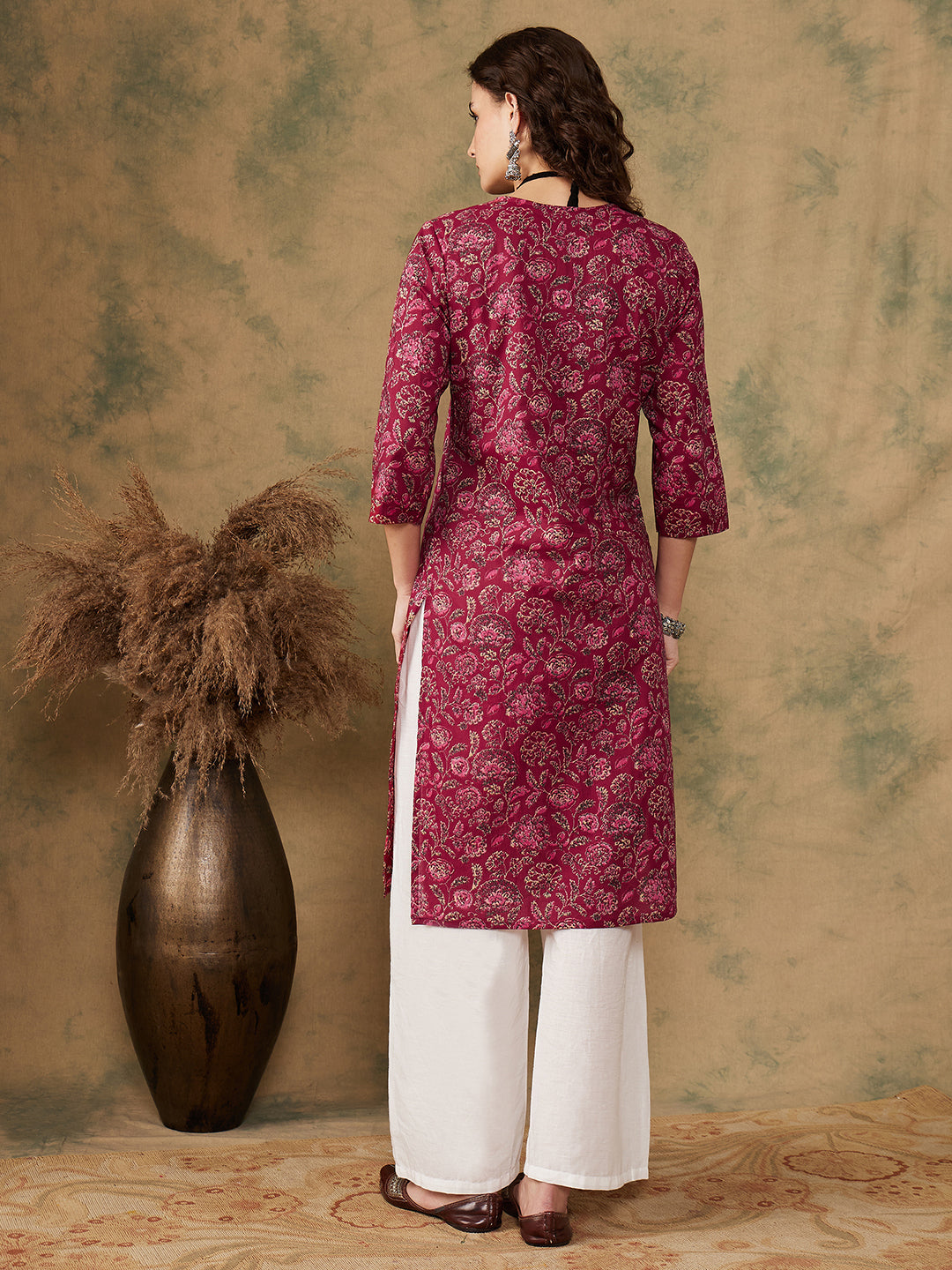 InWeave Women's Burgundy Maroon Print V Neck Lace Work Straight Kurta - Swadesiicart