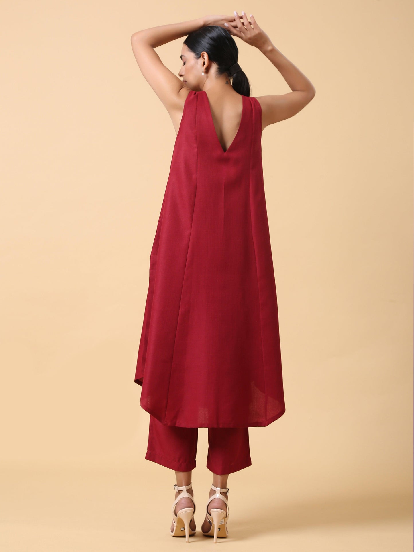 trueBrowns Cotton Linen Maroon Sleeveless Kurta Pant Set | Swadesiicart