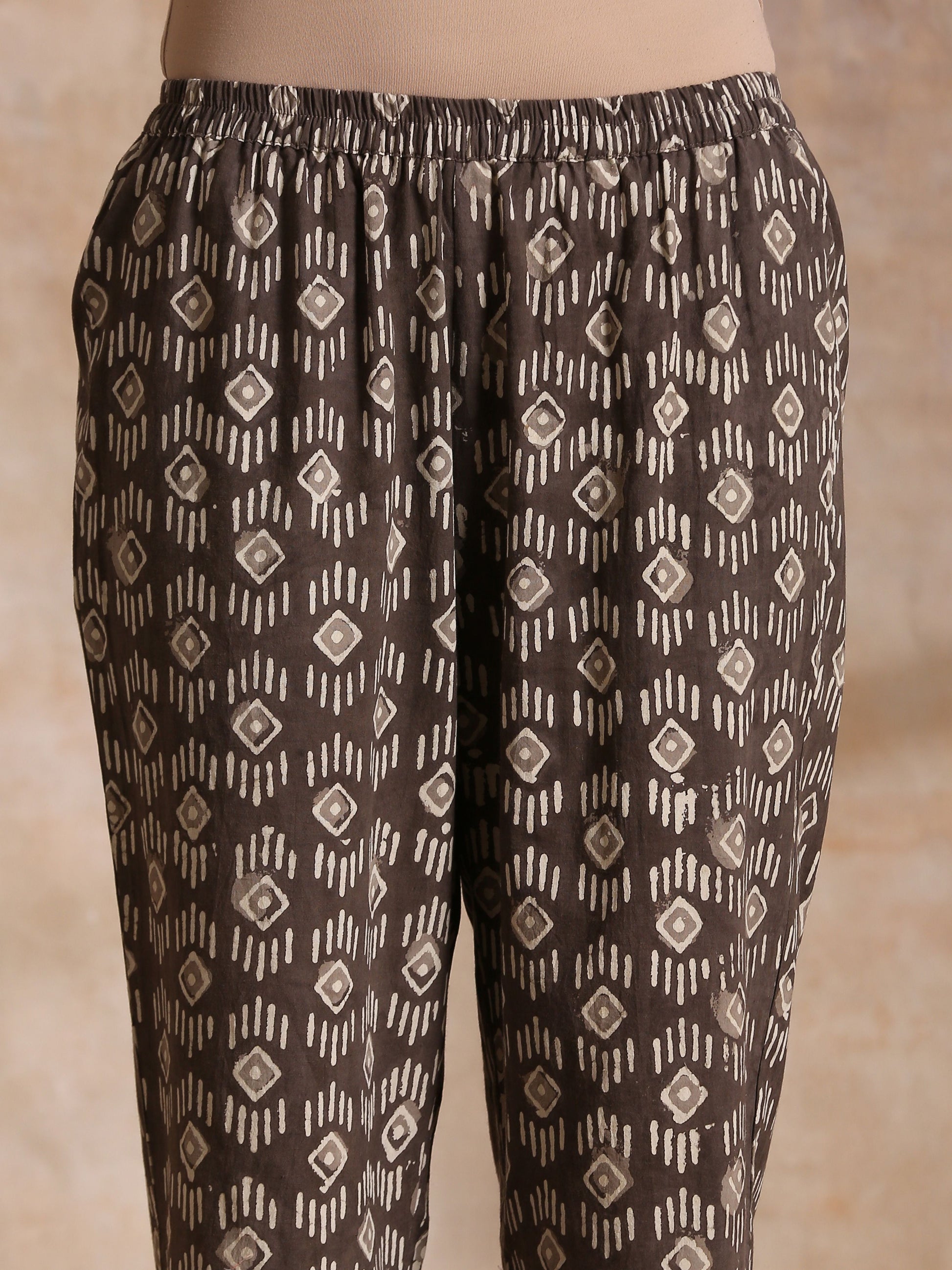 trueBrowns Clay Dabu Buta Print Cotton Front Neck Gathered Kurta Pant Set | Swadesiicart