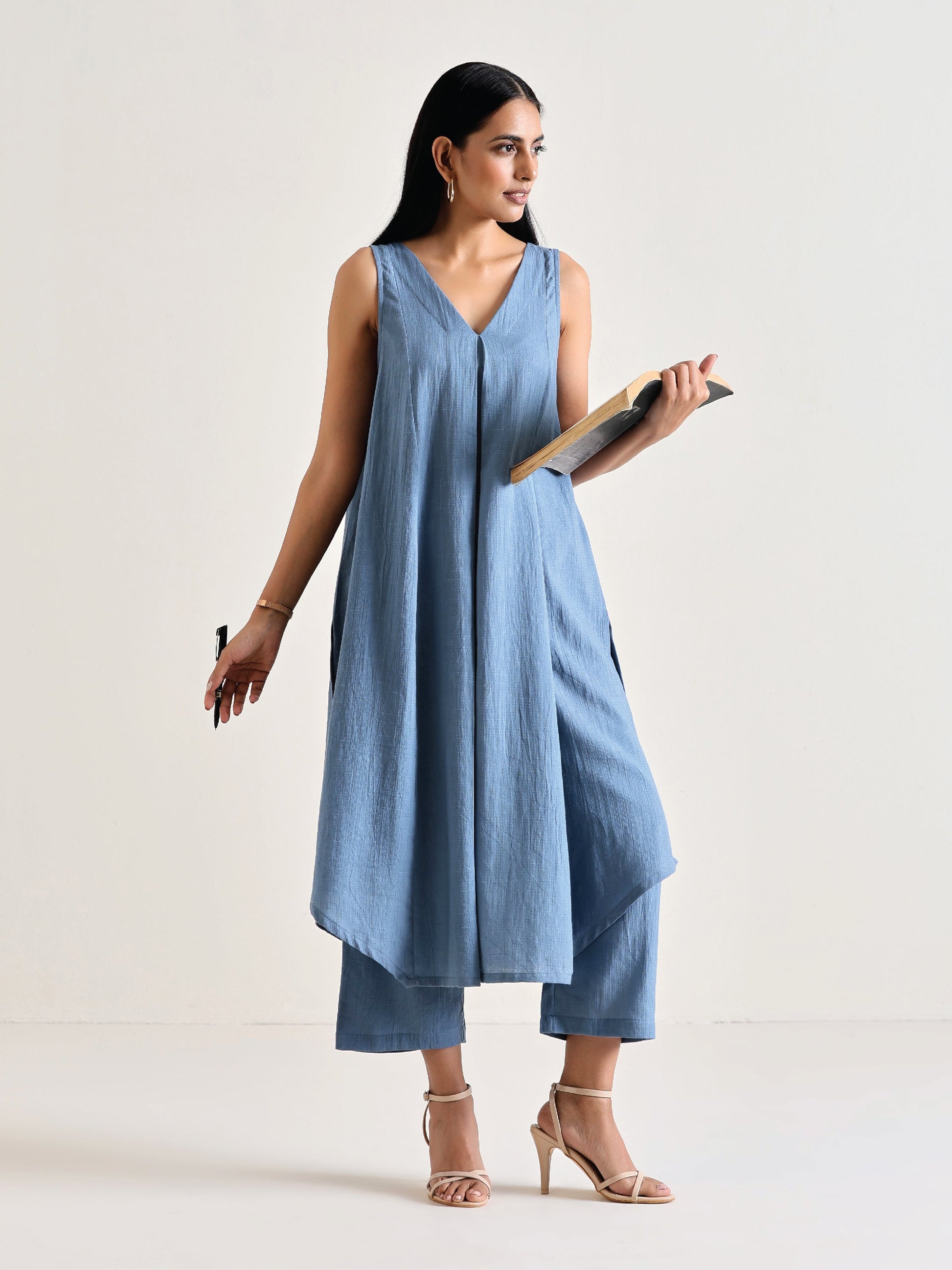 trueBrowns Light Blue Sleeveless Flared Kurta Pant Set | Swadesiicart