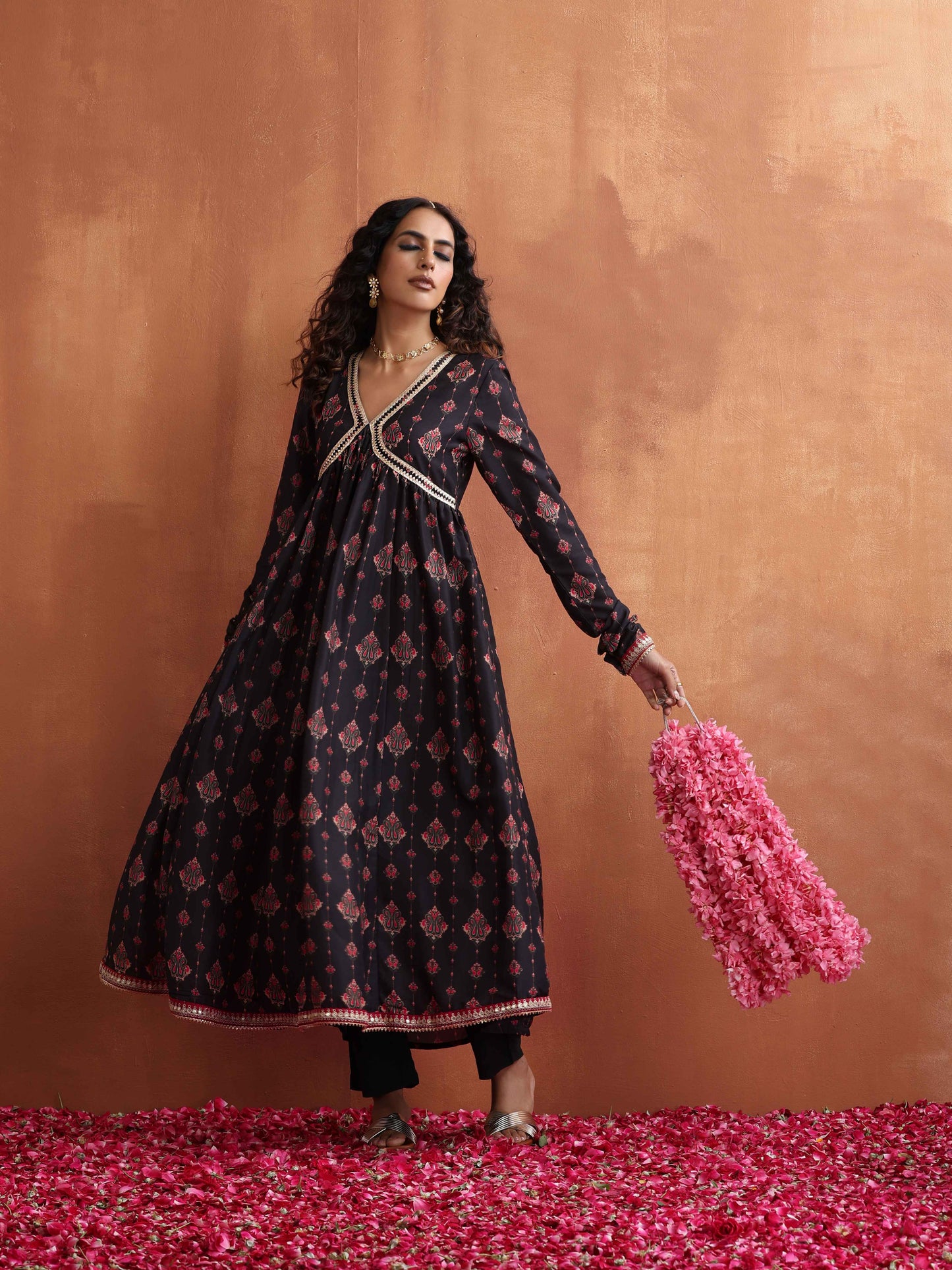 trueBrowns Black Print Flared Anarkali Kurta Set | Swadesiicart