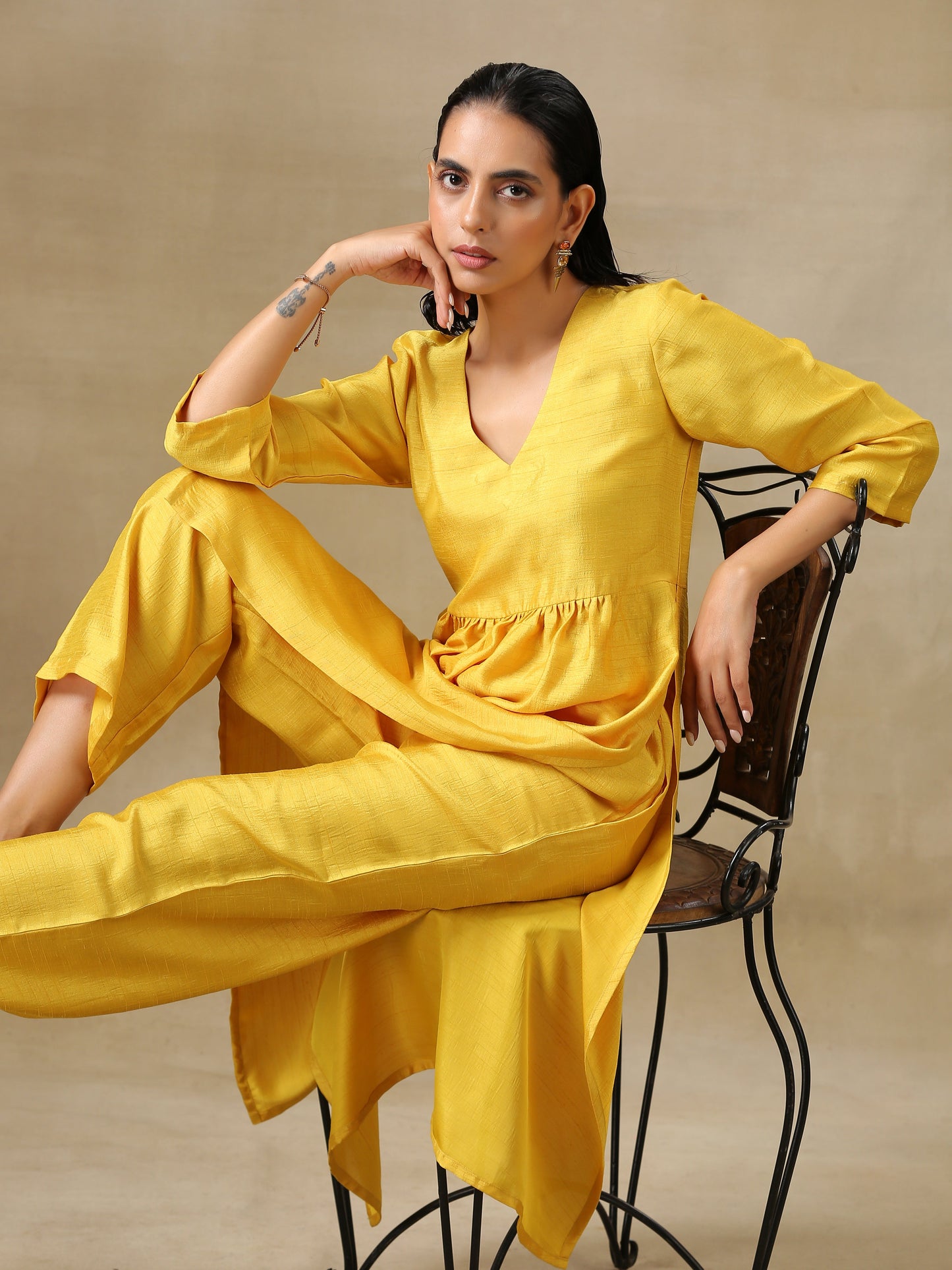 trueBrowns Yellow Textured Silk High Slit Gathered Kurta Set | Swadesiicart